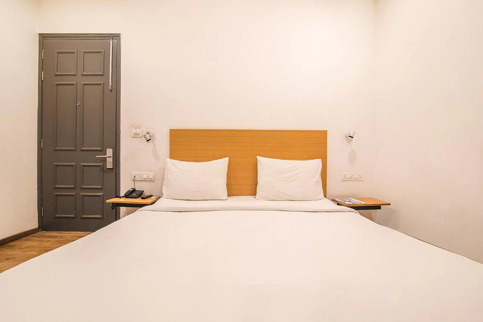 Bed in FabHotel Kingston House