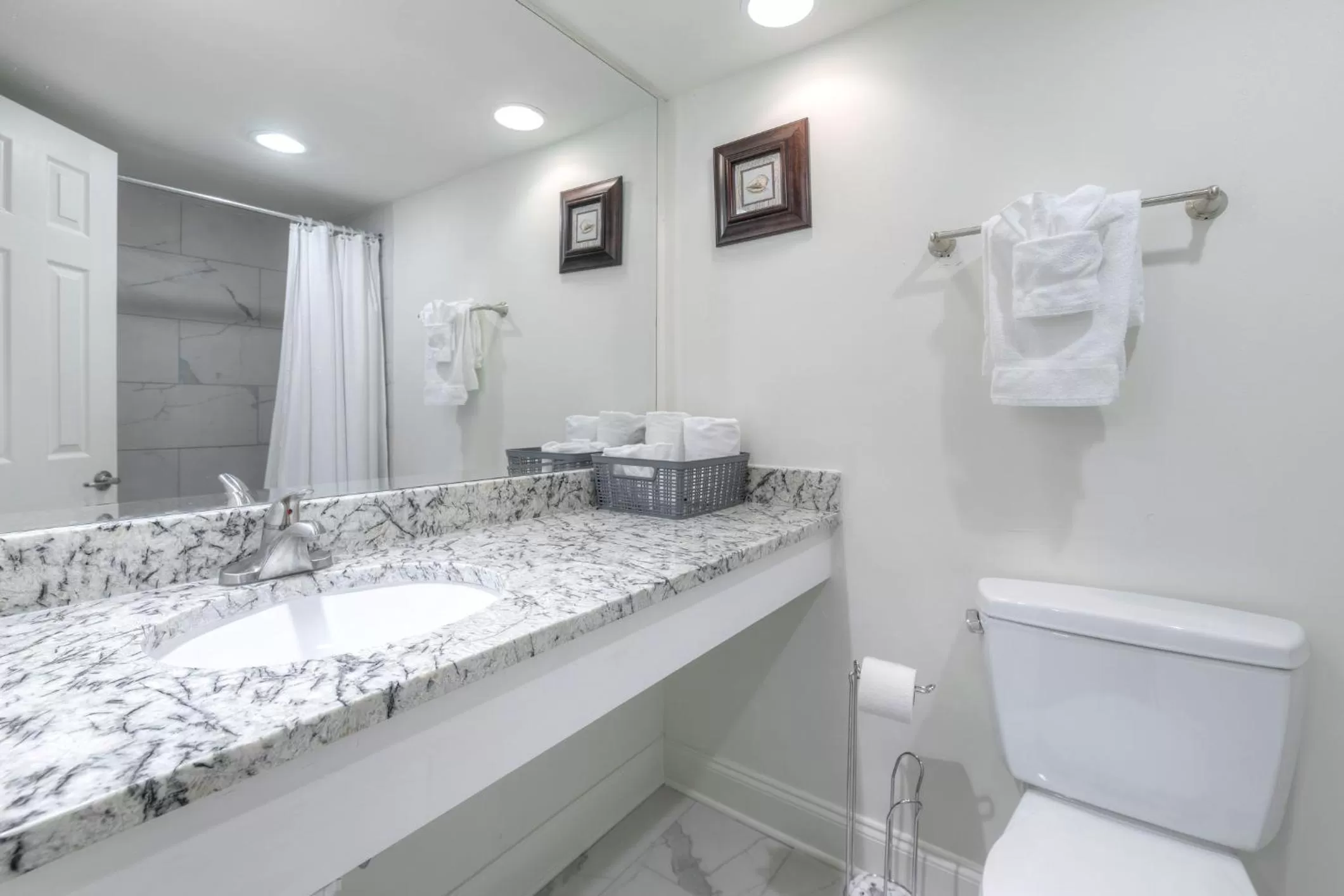 Bathroom in Kingfisher Inn