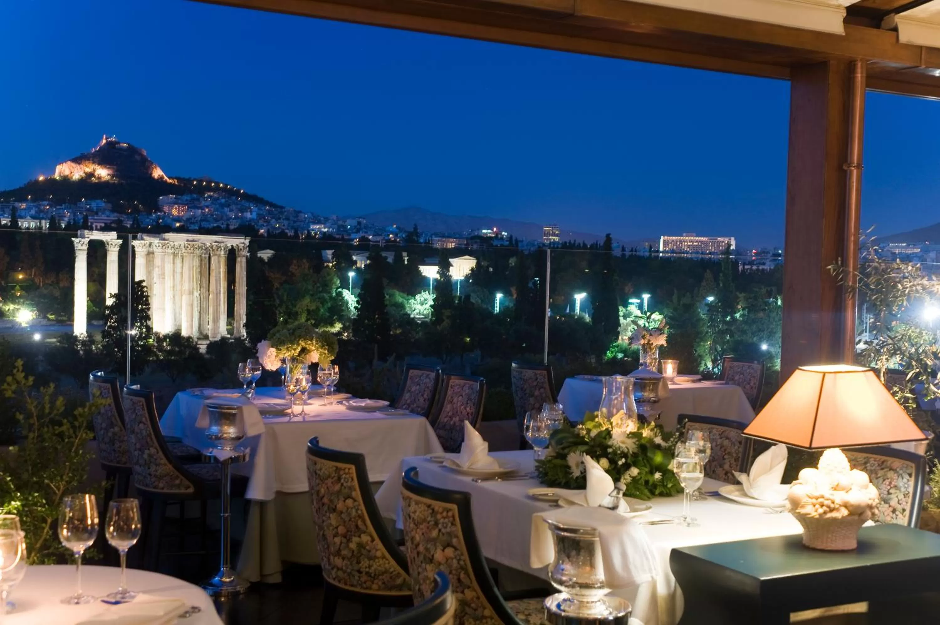 Restaurant/places to eat in Royal Olympic Hotel