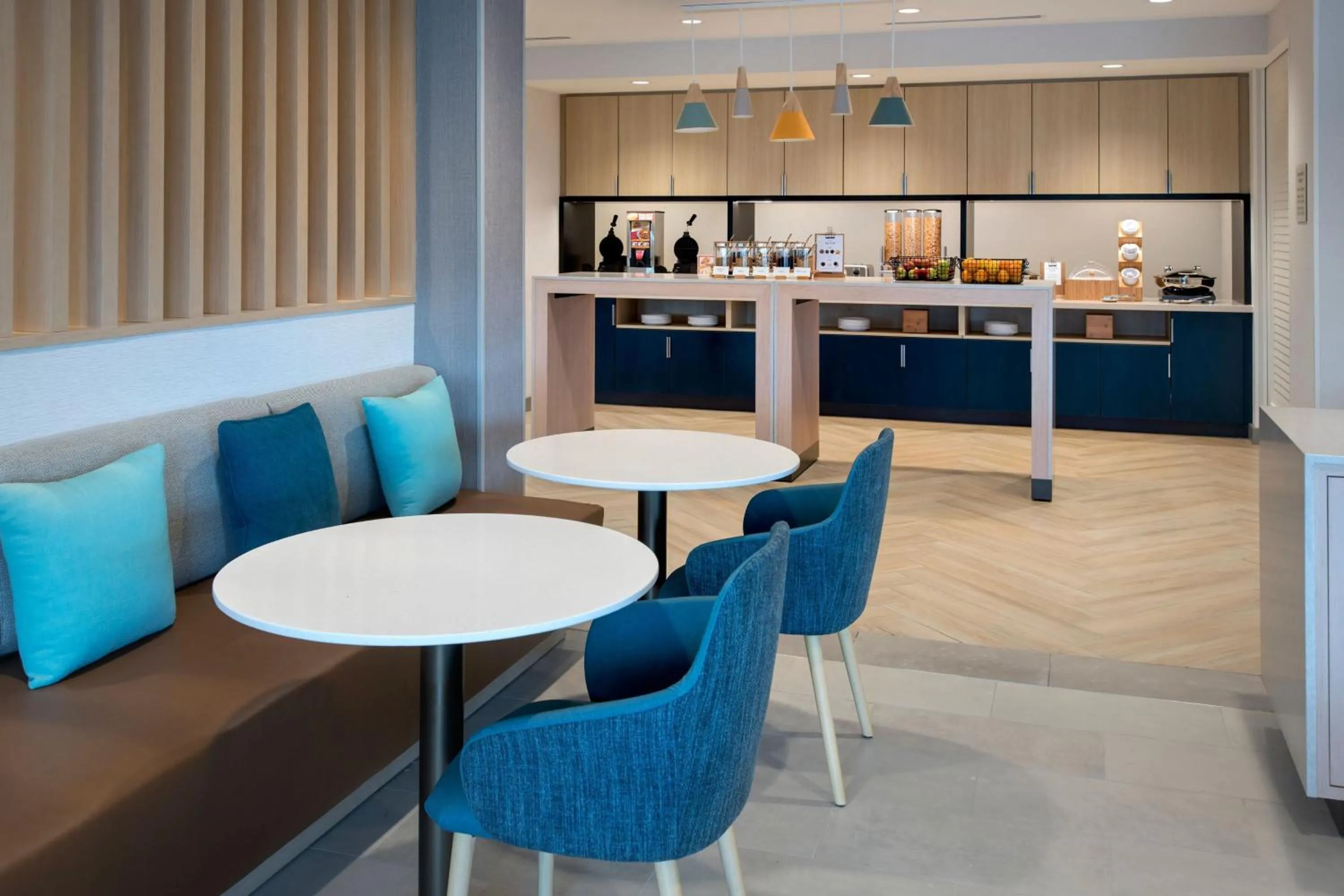 Breakfast in TownePlace Suites Portland Airport ME