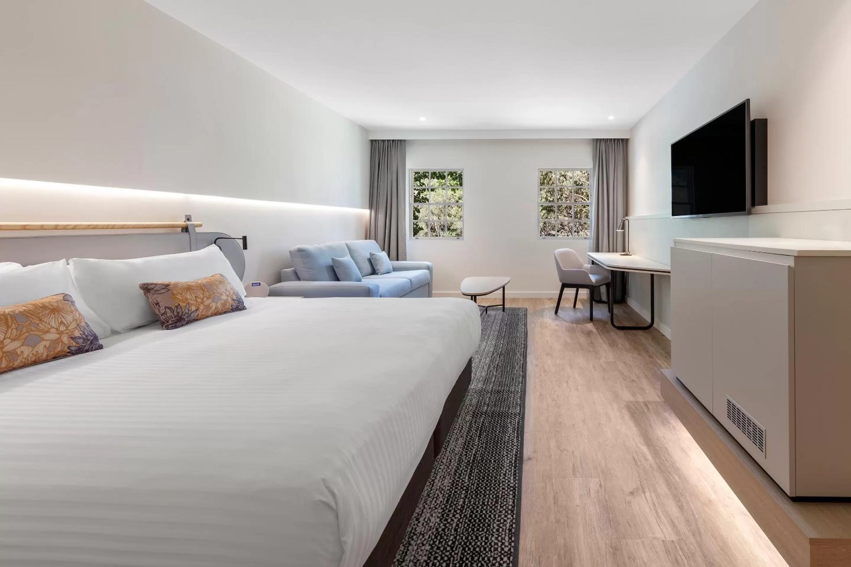 Photo of the whole room, Bed in Crowne Plaza Hawkesbury Valley by IHG