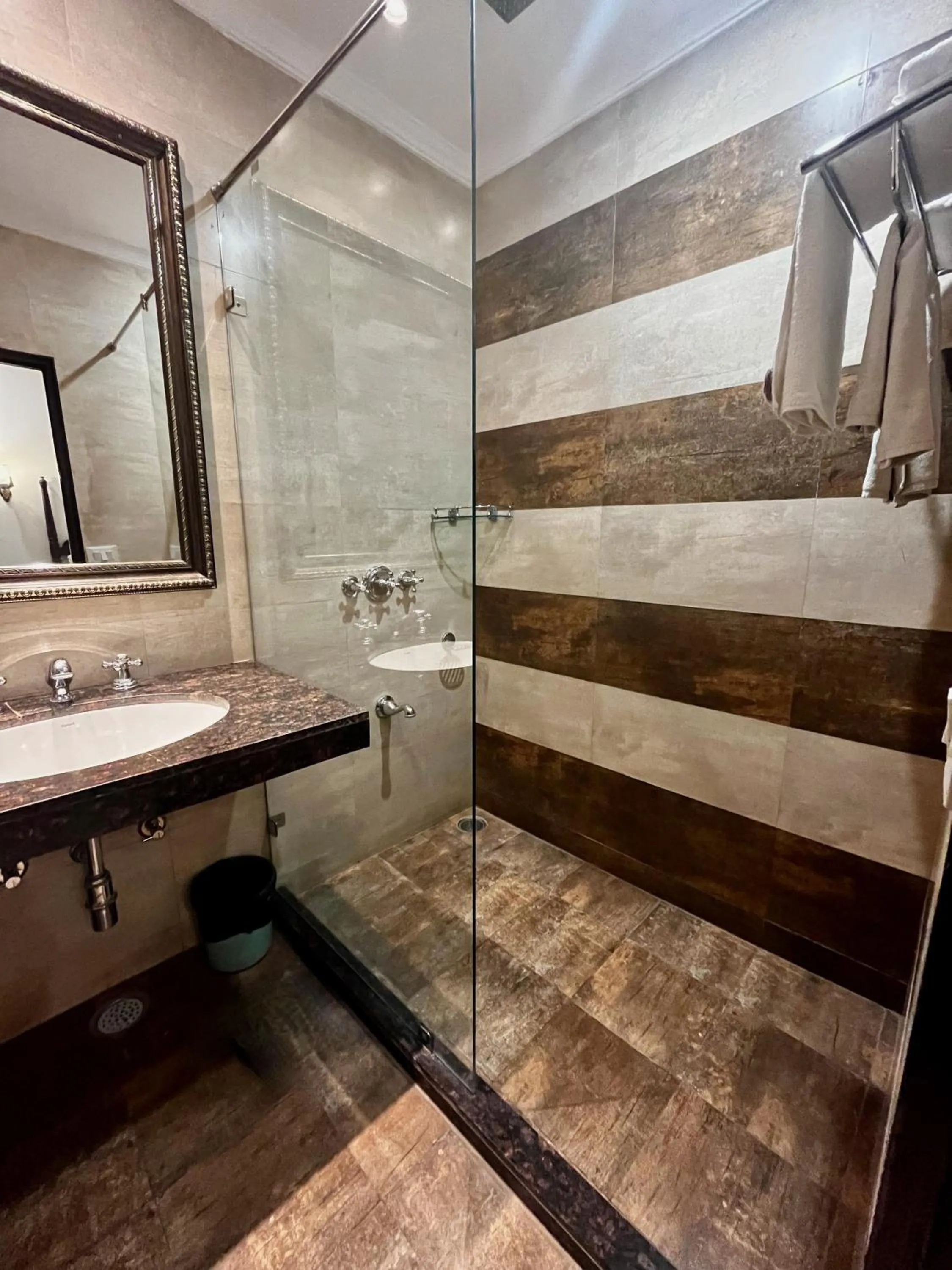 Bathroom in Ratnawali – A Vegetarian Heritage Hotel