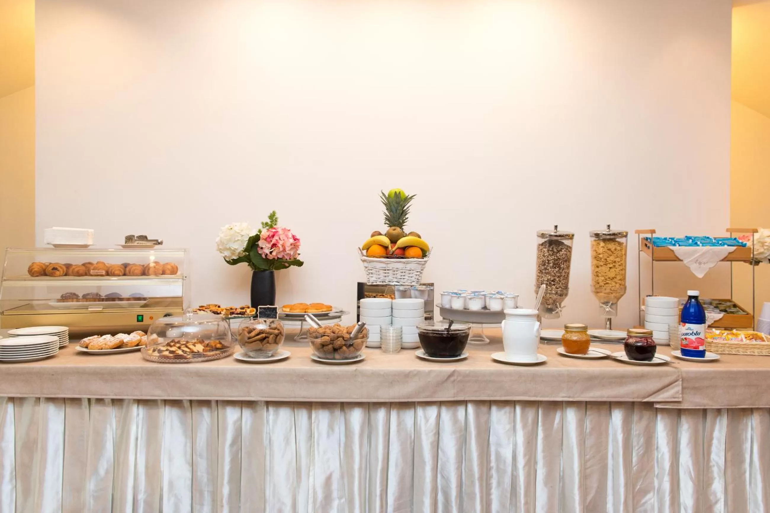 Buffet breakfast in Royal Hotel