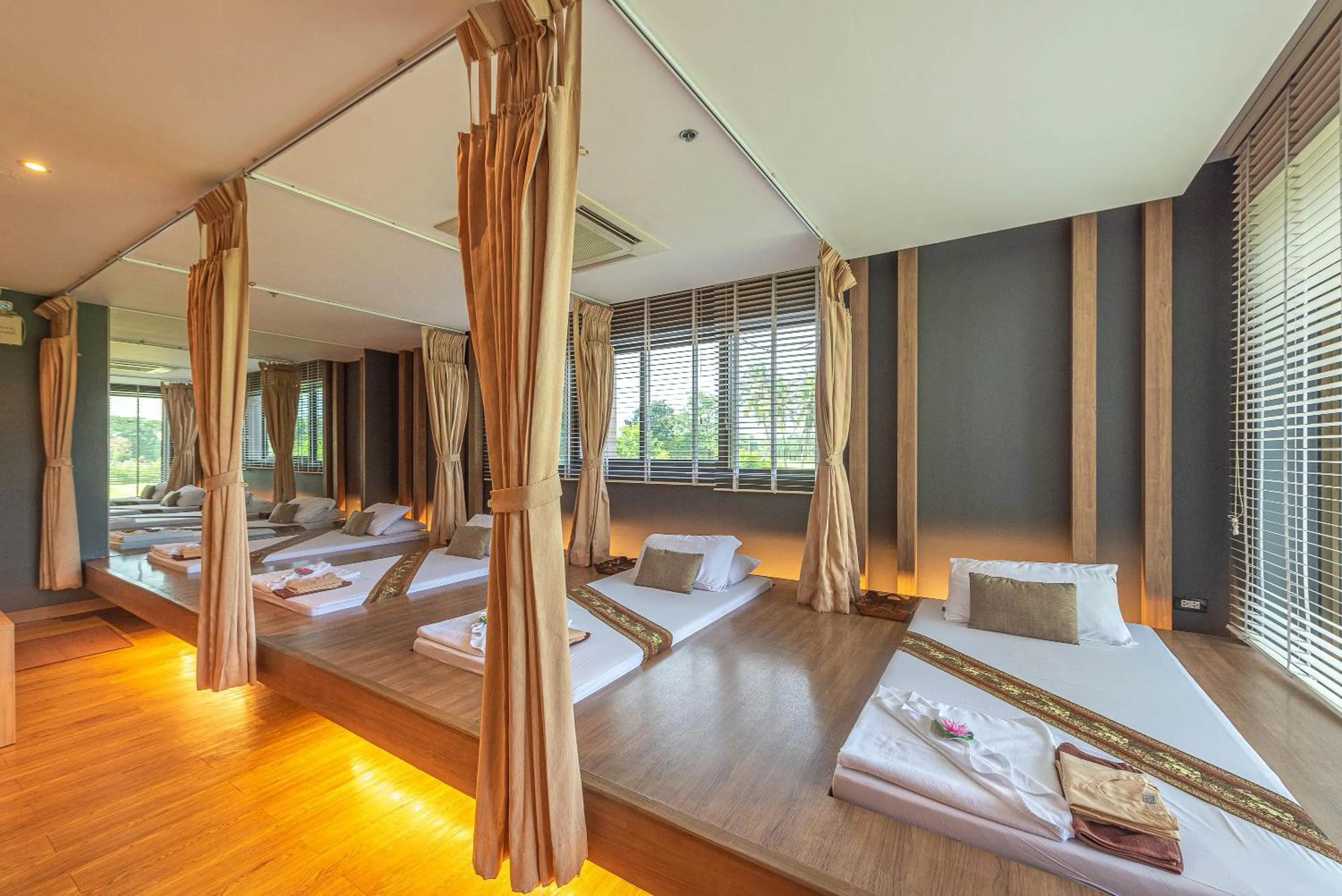 Massage, Bed in Summit Windmill Golf Suite Hotel at Suvarnabhumi