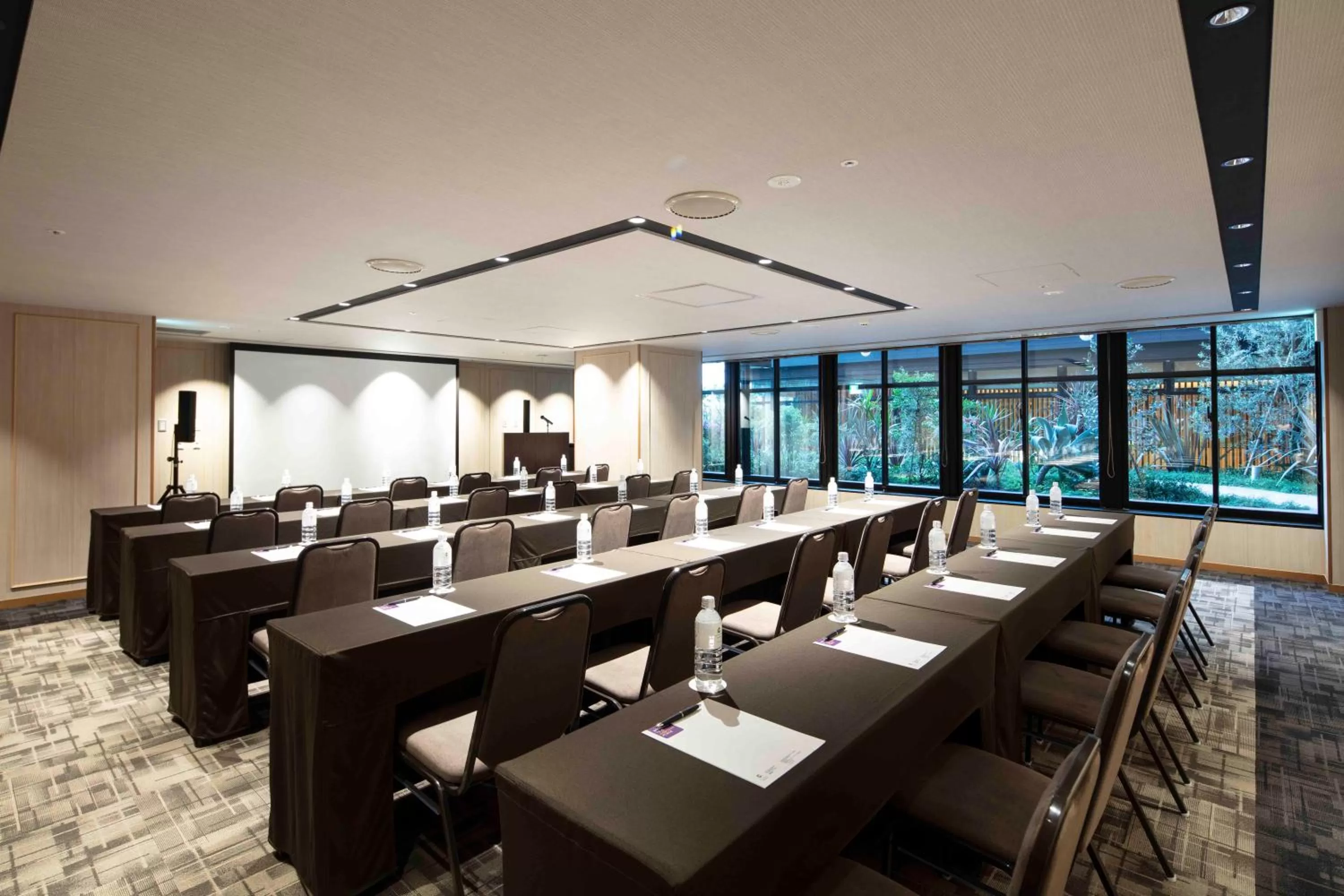 Business facilities in Hyatt Regency Tokyo Bay