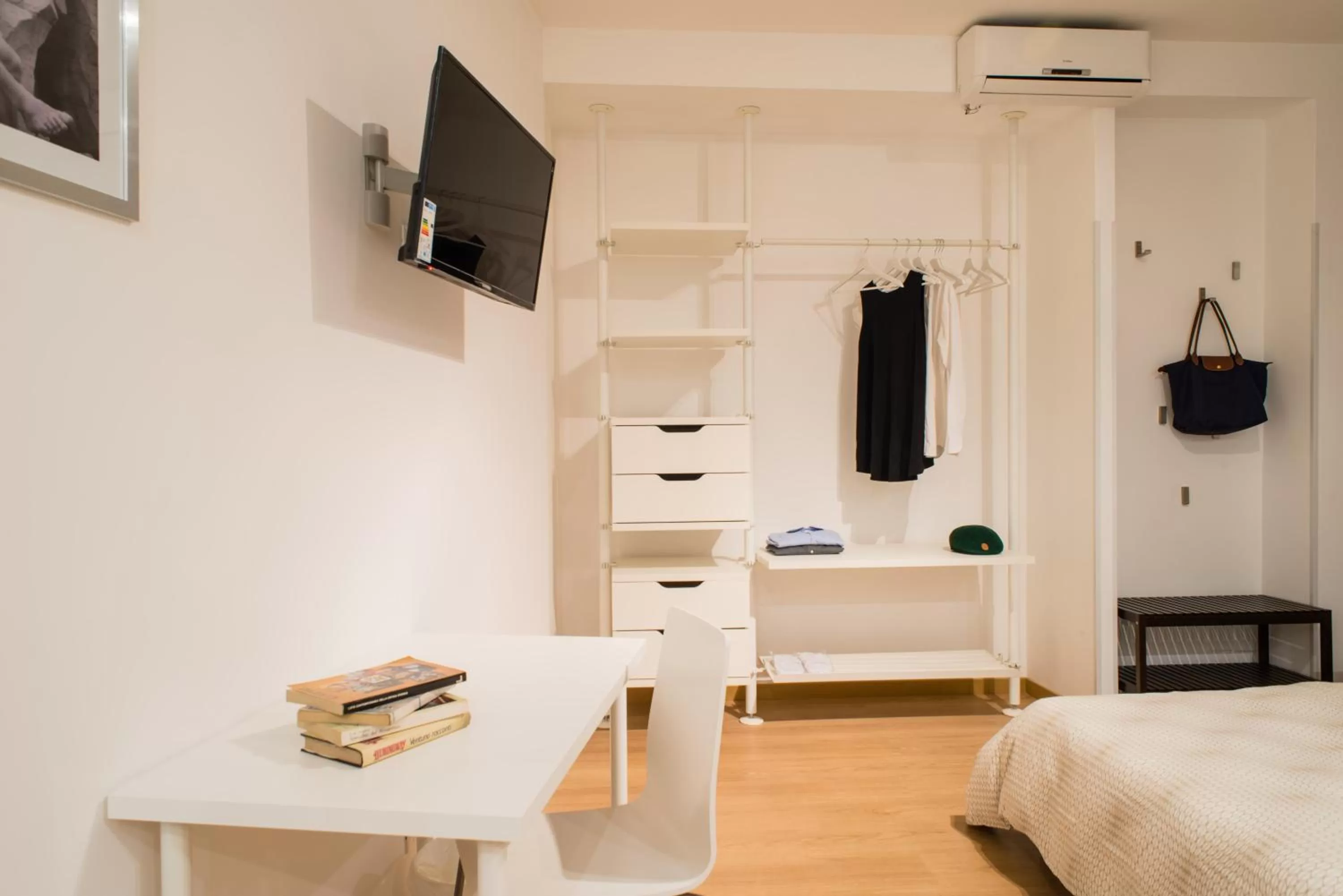 TV/Entertainment Center in Mirabilia Urbis Roma