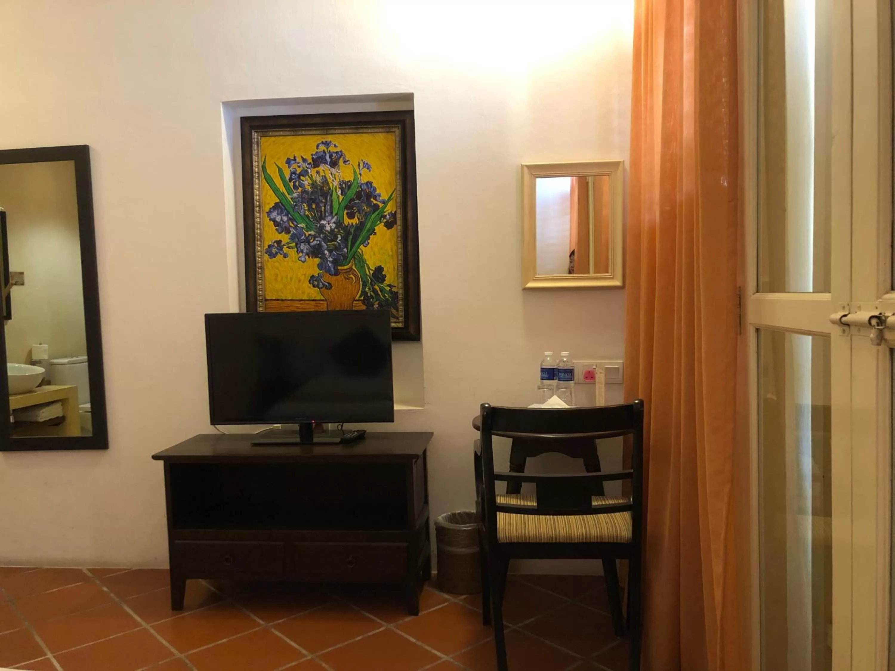 Seating area in Spices Hotel