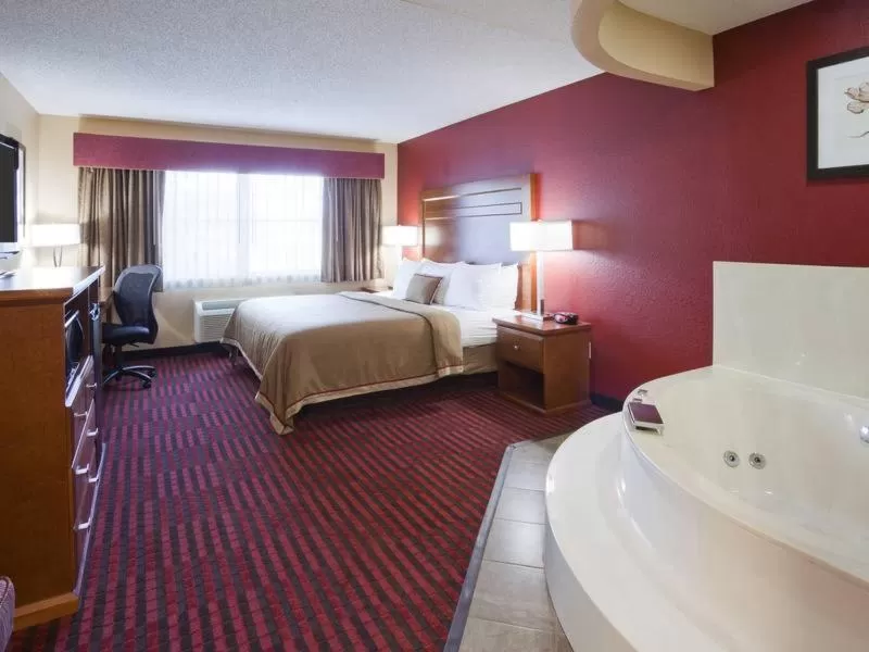 Photo of the whole room, Bed in Quality Inn & Suites