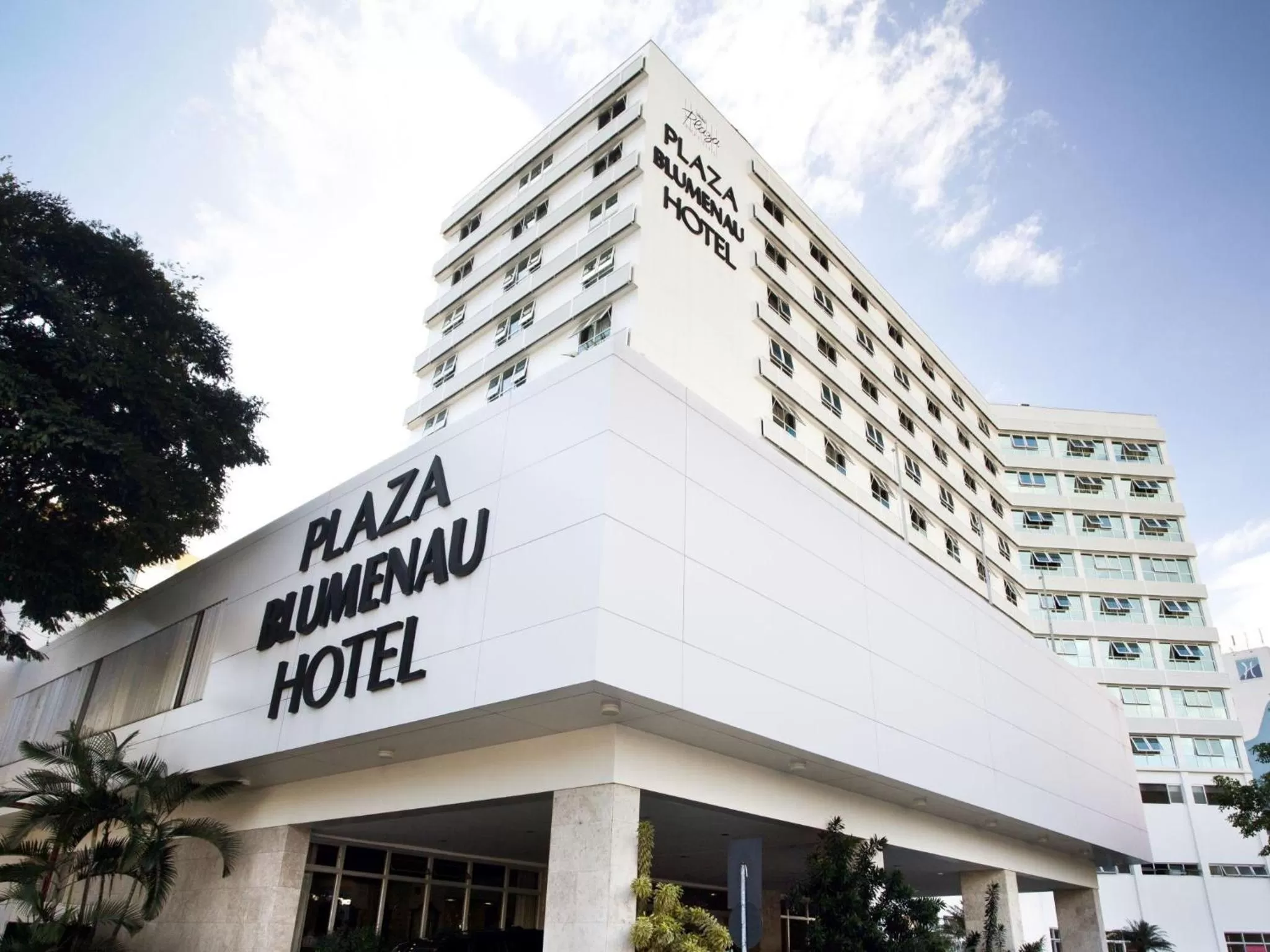Facade/entrance in Plaza Blumenau Hotel