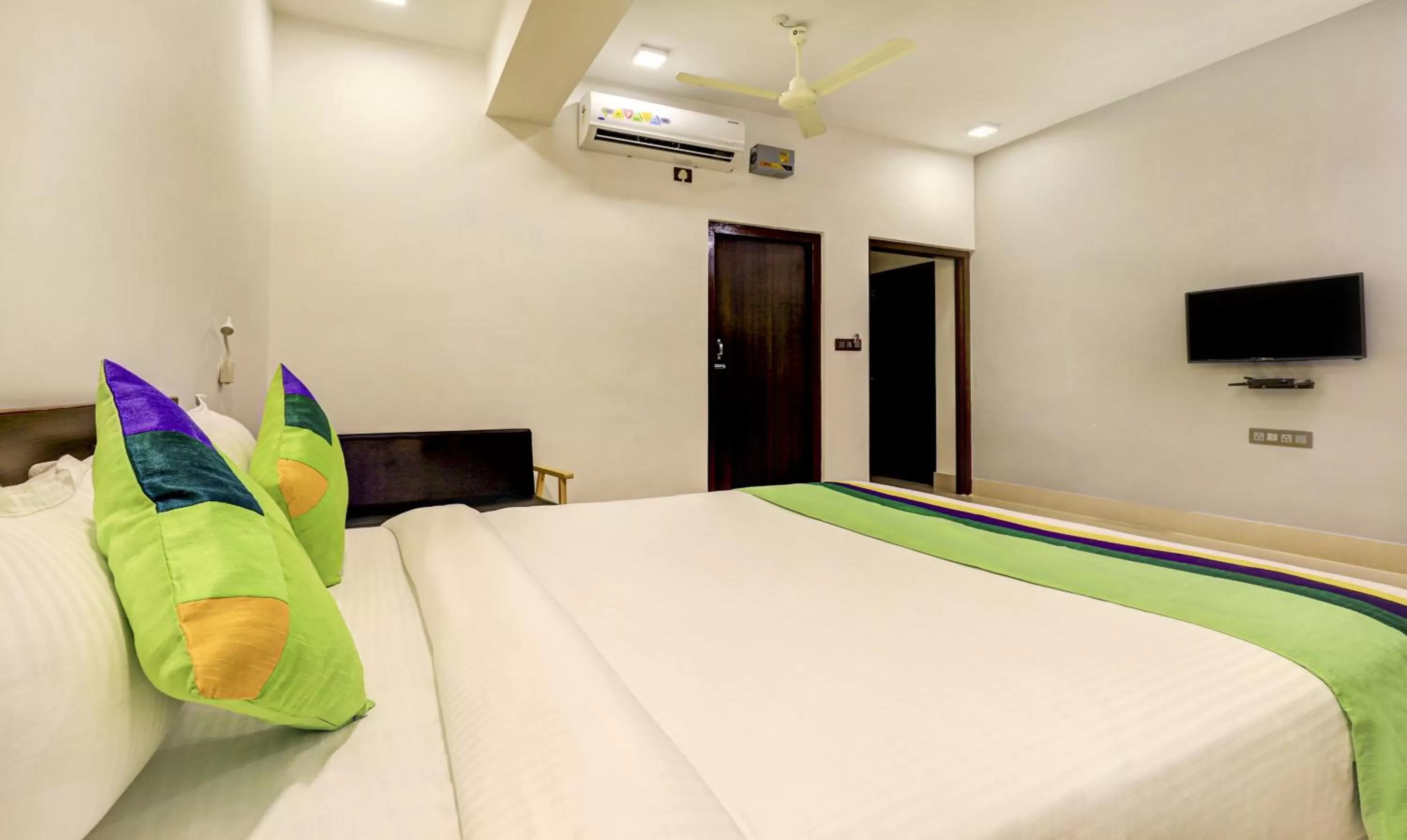 Bedroom, Bed in Treebo Arna Residency