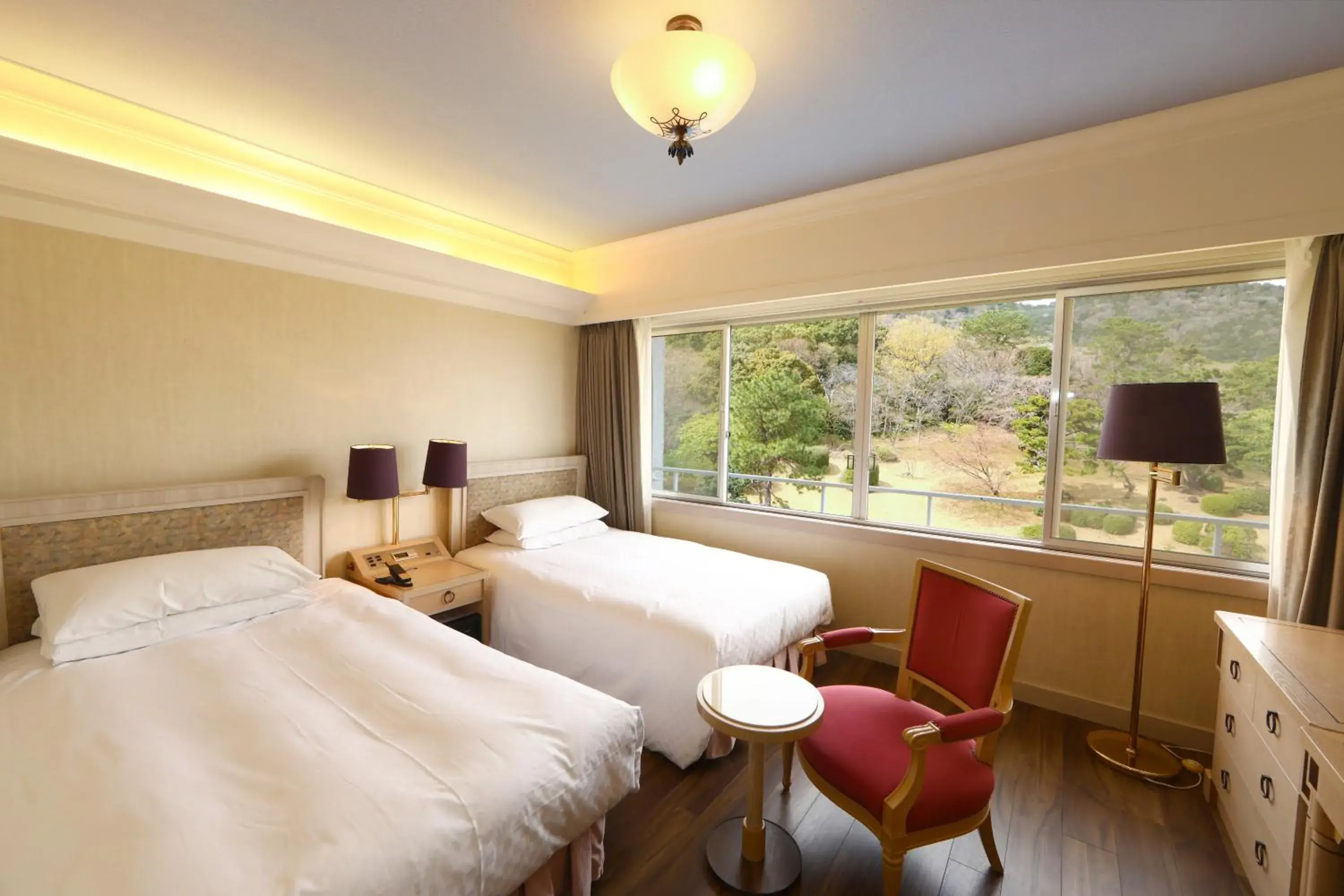 Garden View Twin Room - Smoking in Kawana Hotel Garden View Twin Room - Smoking in Kawana Hotel