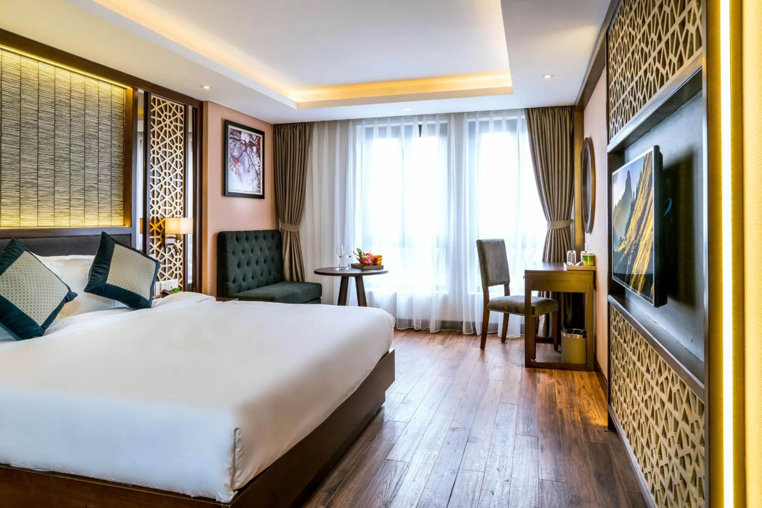 Bedroom, Bed in Conifer Grand Hotel