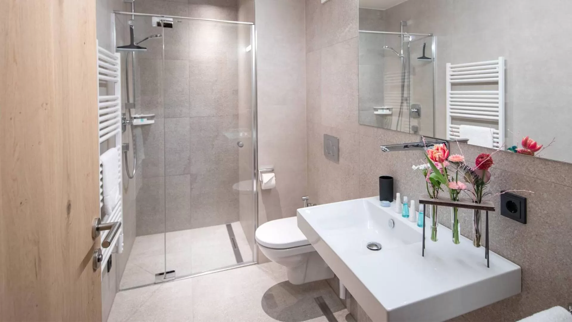 Toilet in Emma Deluxe Aparthotel direkt beim Skibus