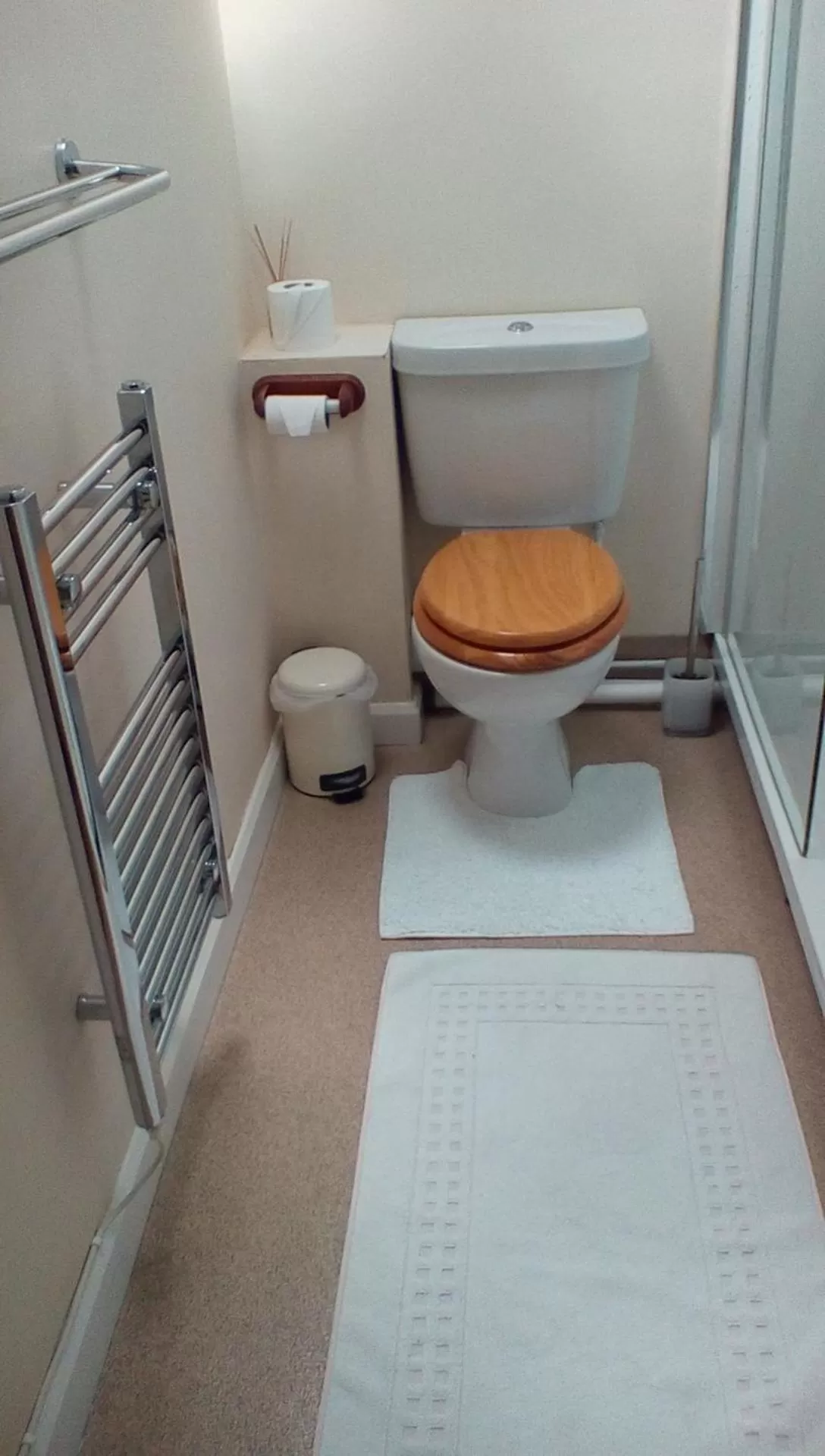 Bathroom in The Lincolnshire Poacher Inn