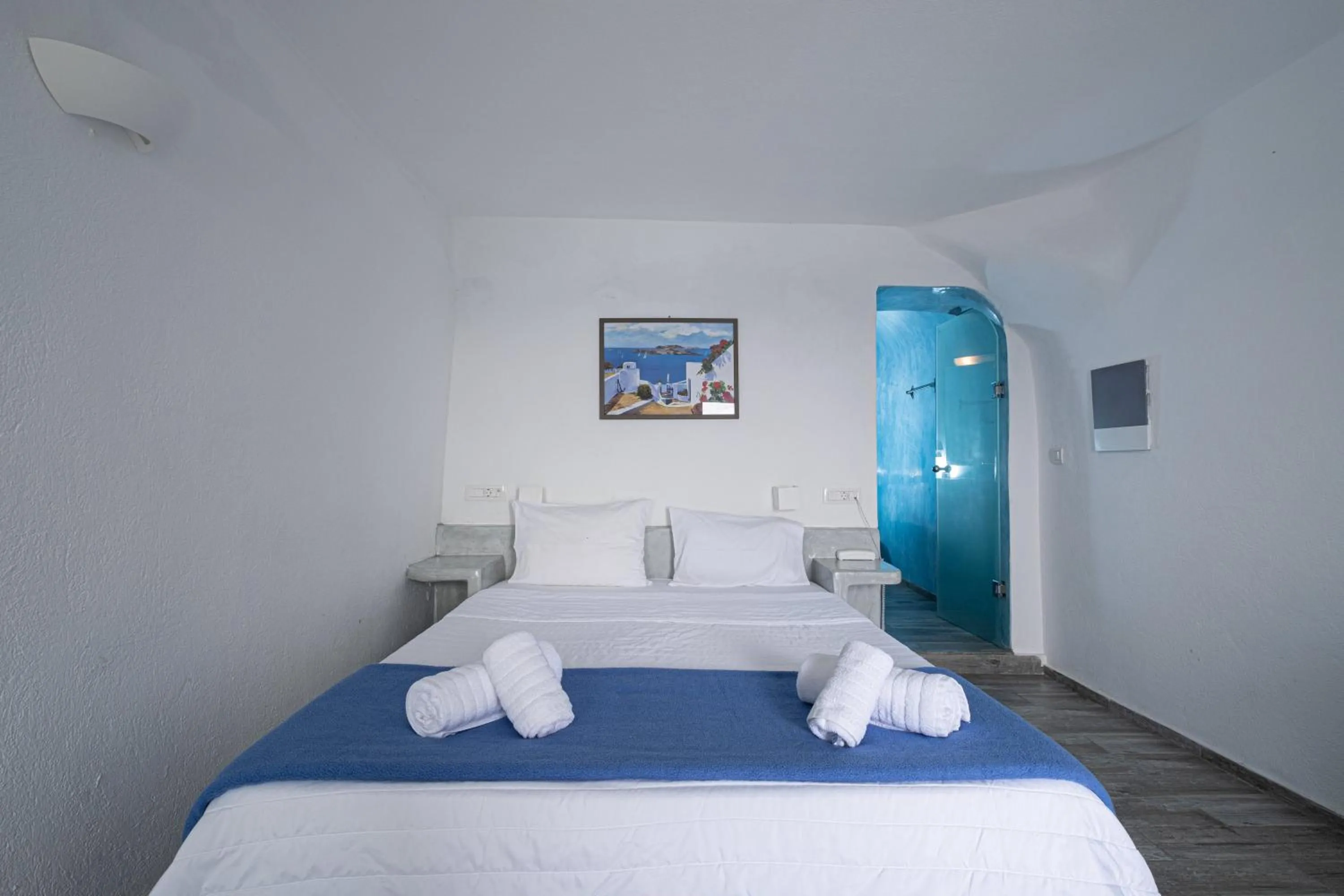 Bed in Loucas on the Cliff