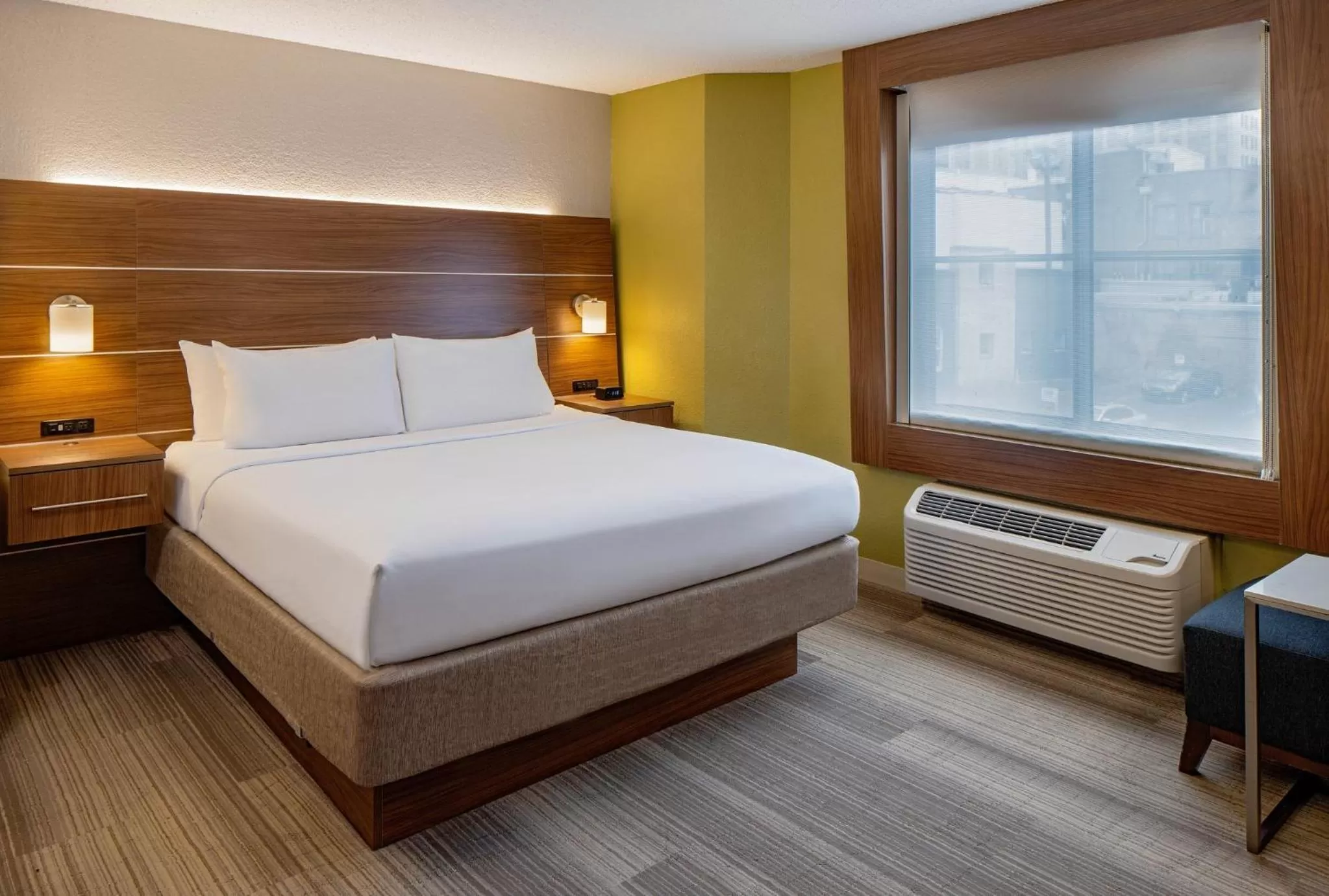 Photo of the whole room, Bed in Holiday Inn Express New Orleans Downtown by IHG