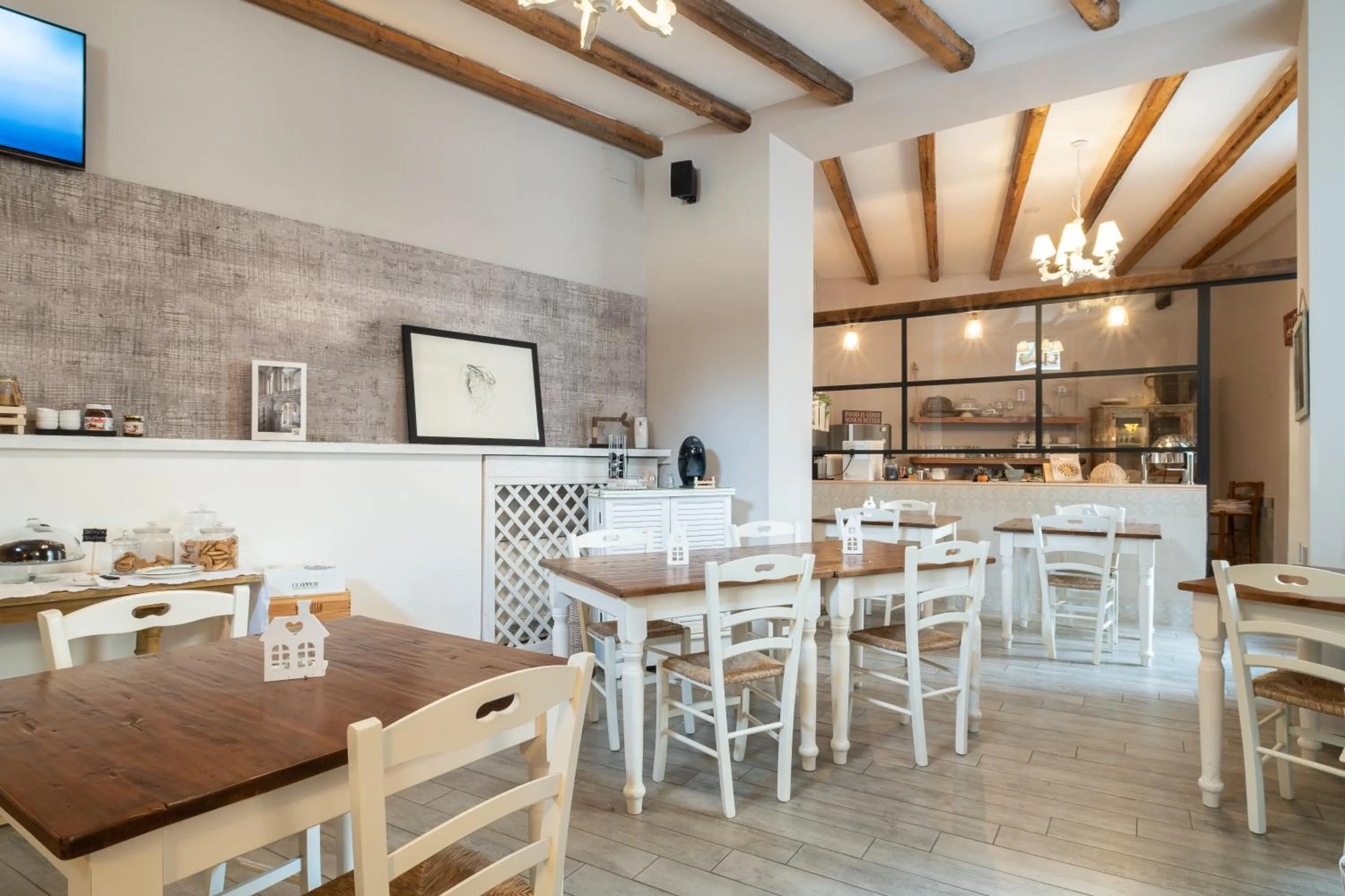 Restaurant/places to eat in Cas'E Charming House