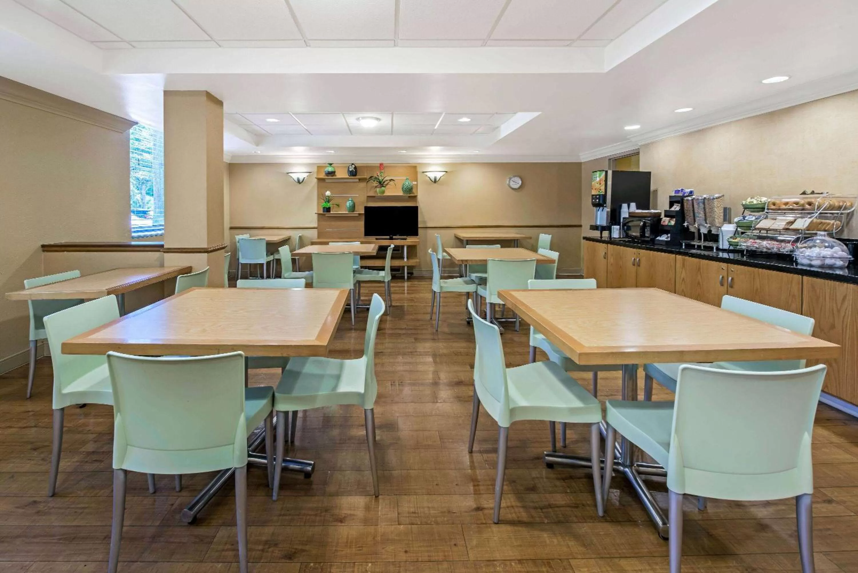 Breakfast in La Quinta by Wyndham West Palm Beach Airport