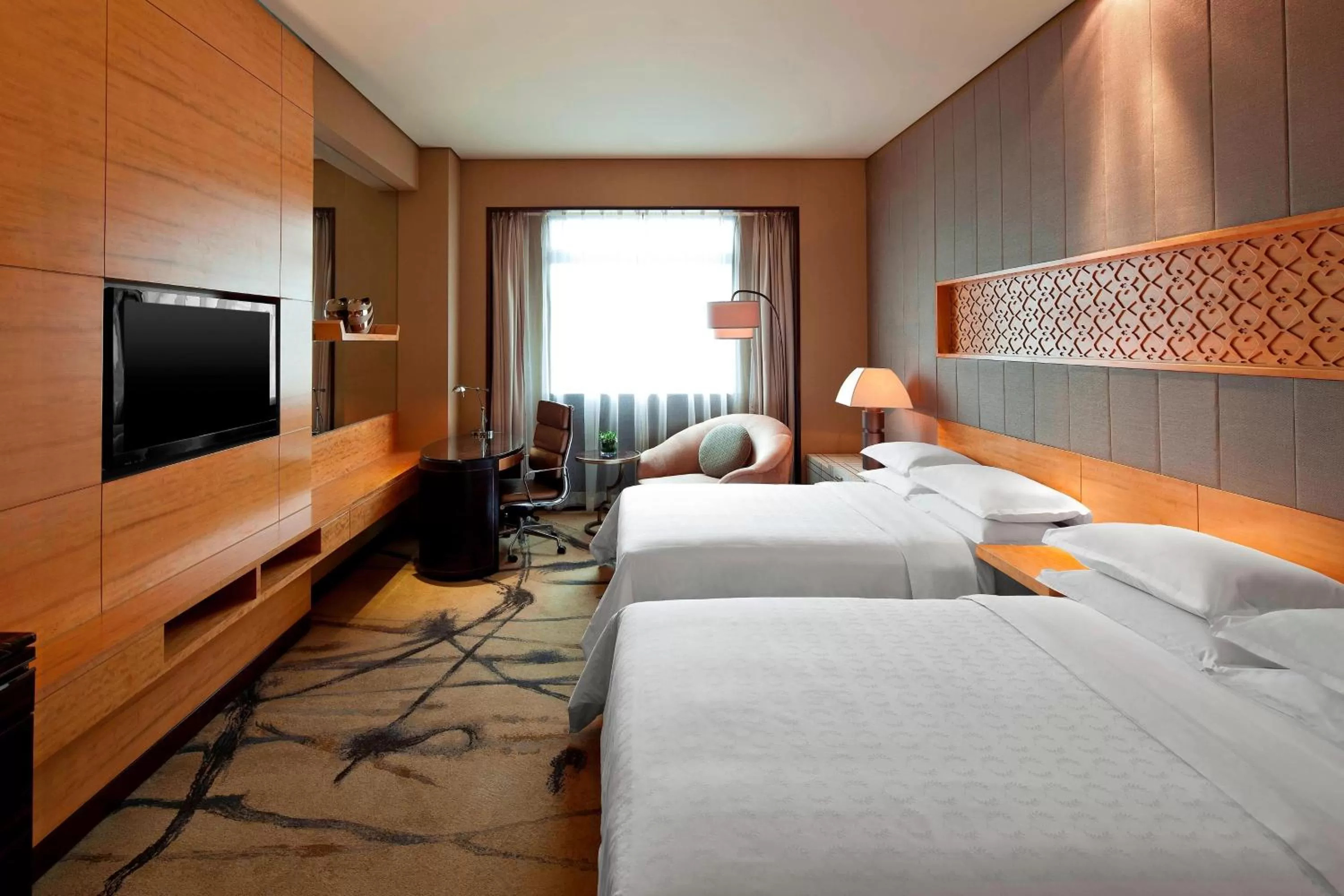 Photo of the whole room, Bed in Sheraton Xi'an North City Hotel