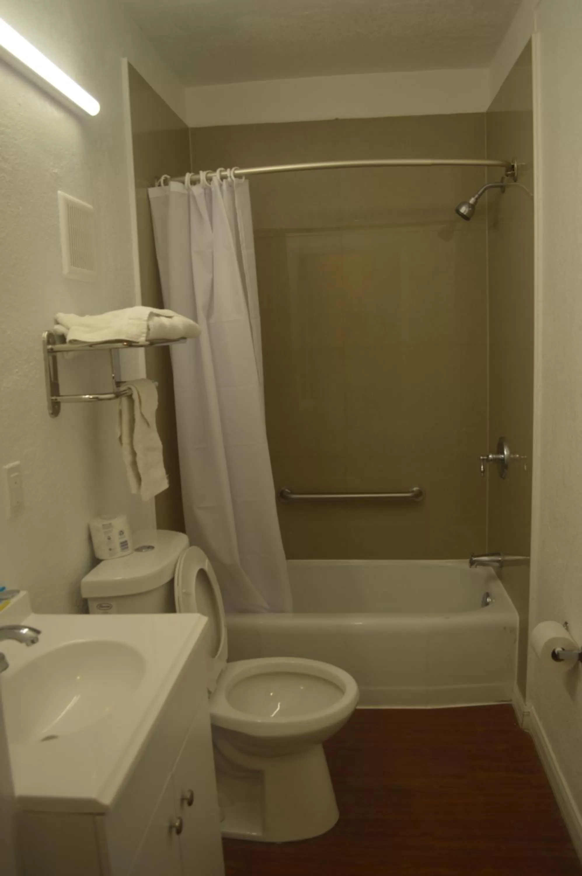 Bathroom in Tarpon Inn