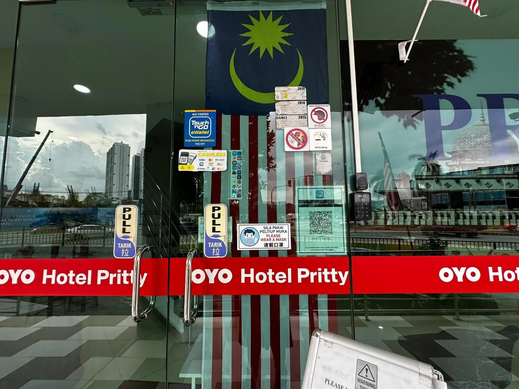 Facade/entrance in Hotel Pritty