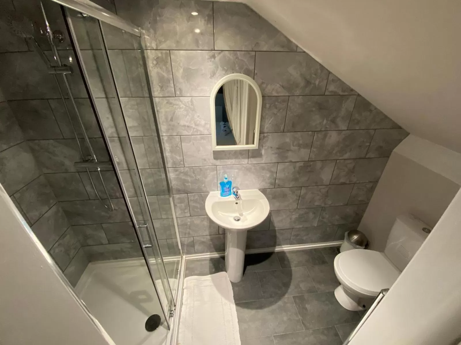 Shower in St Andrews house Hotel