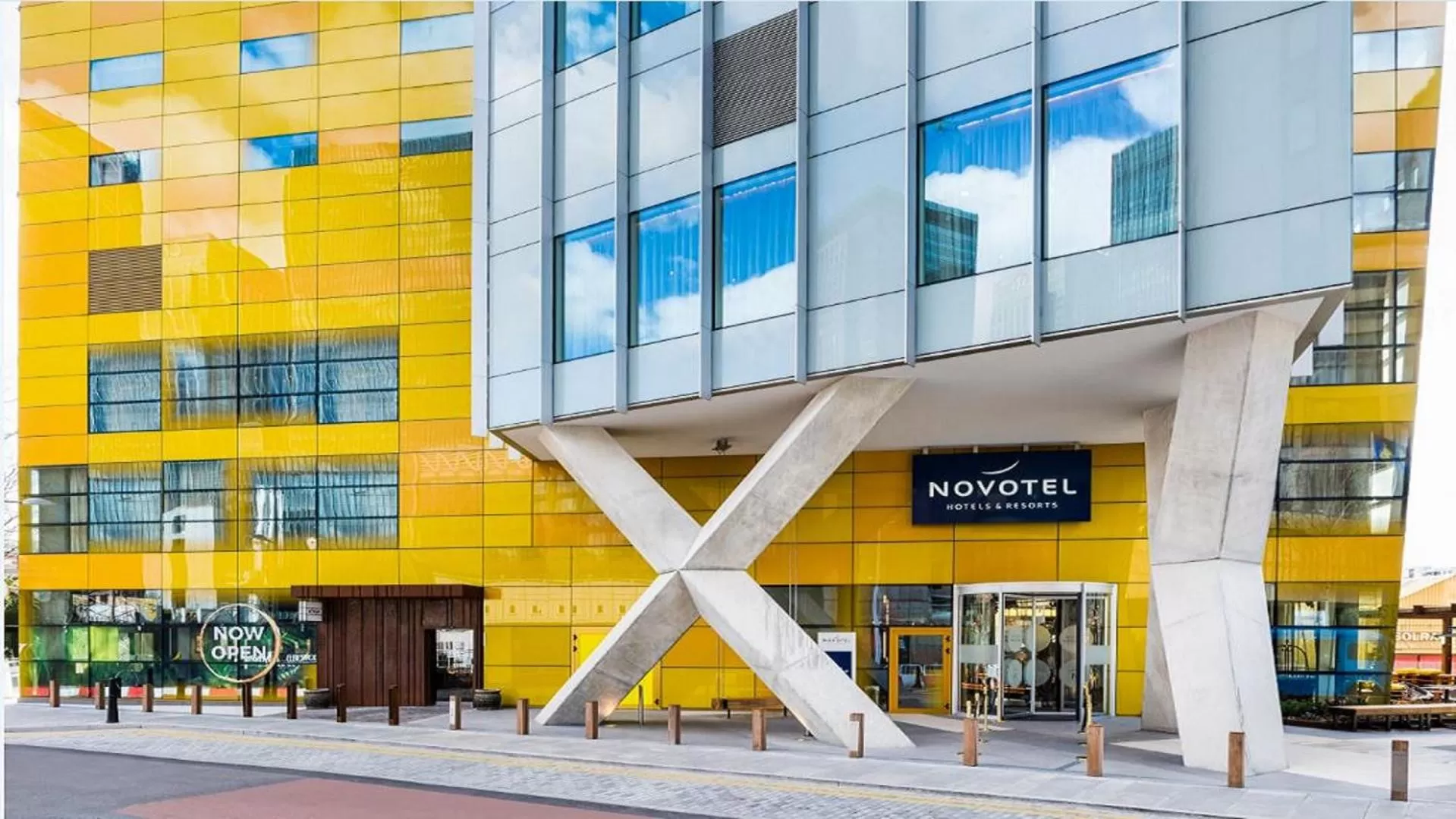 Property building in Novotel London Canary Wharf