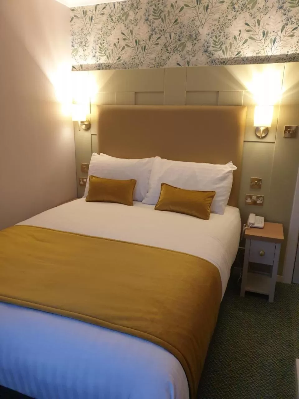 Bedroom, Bed in Stanton House Hotel