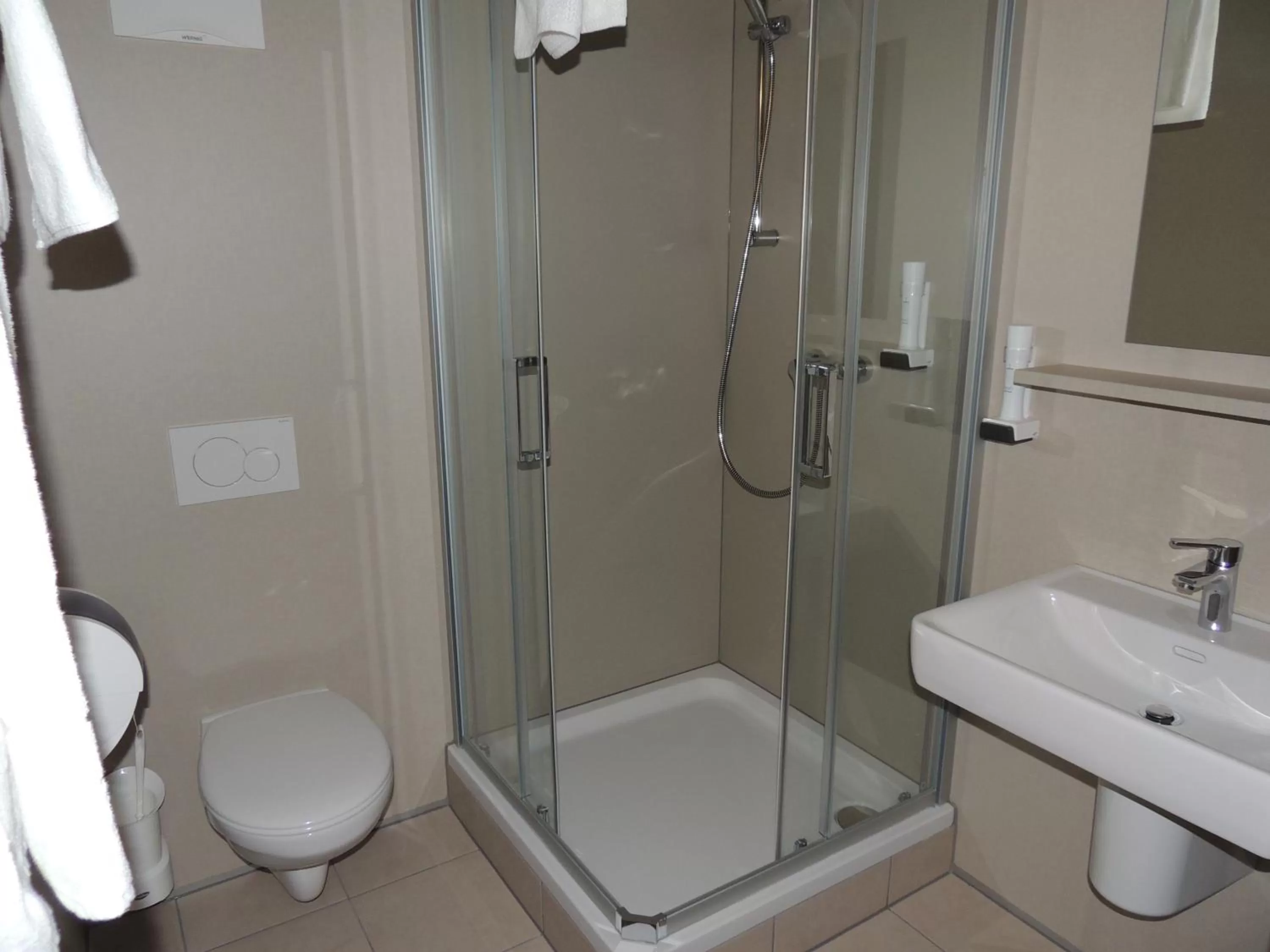 Shower in AVIA Motel Bisamberg