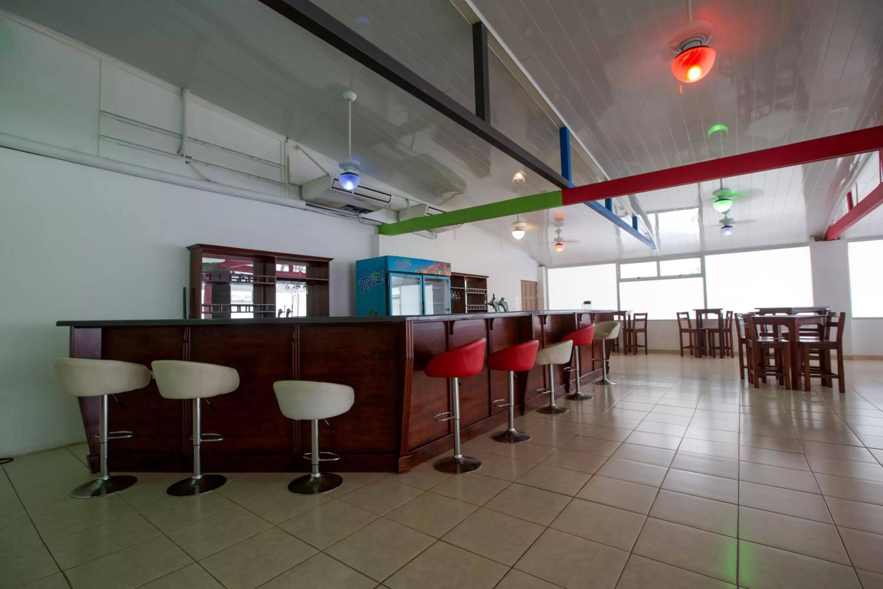 Lounge or bar in Hotel Arenas en Punta Leona