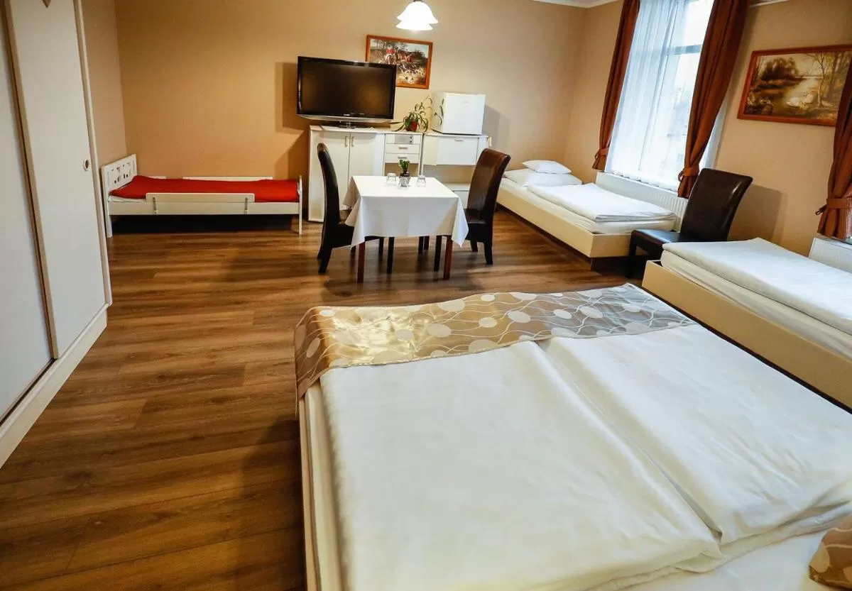 Photo of the whole room, Bed in Gőzmalom Étterem és Panzió