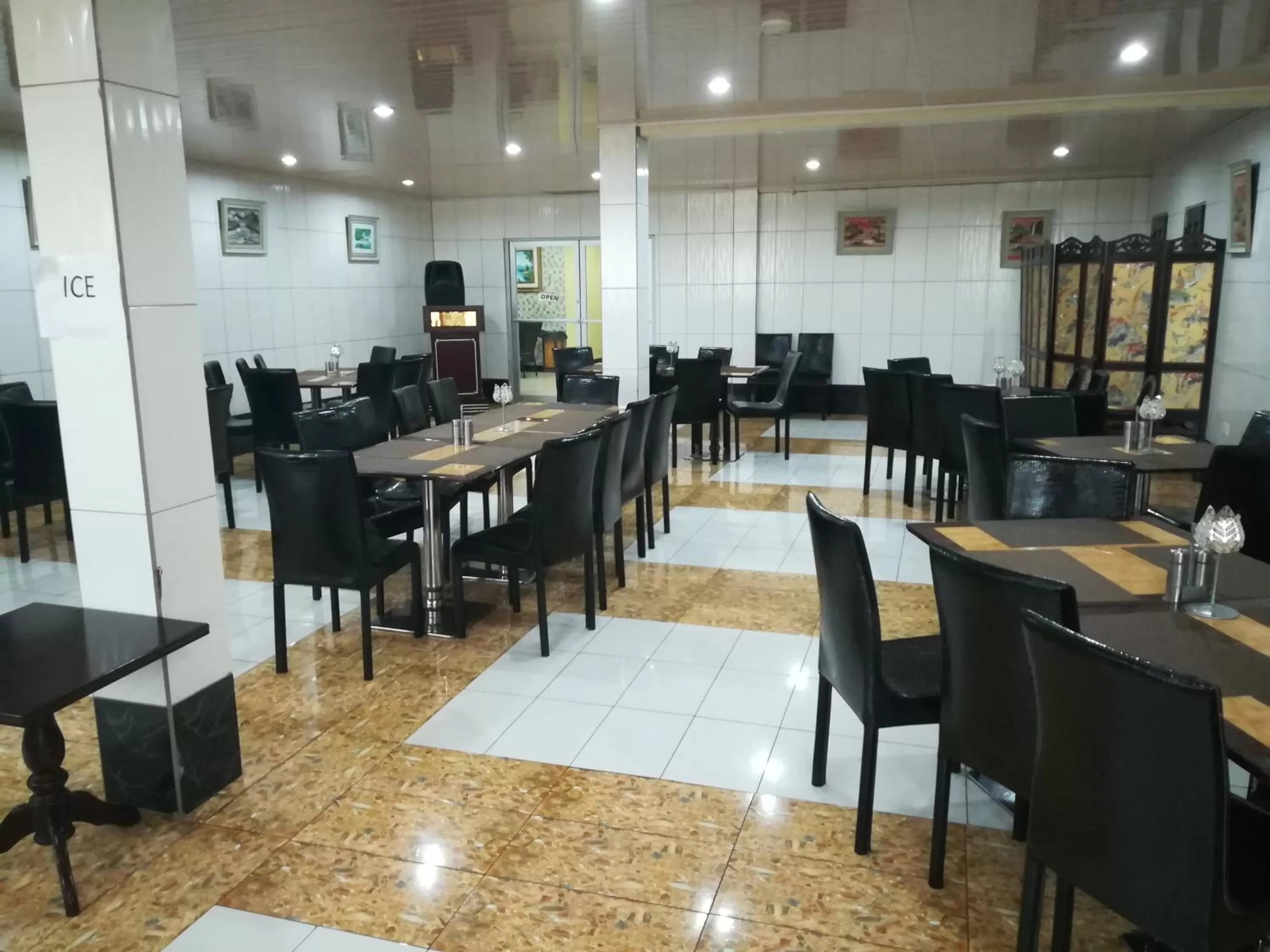Restaurant/places to eat in Metro Hotel Couva