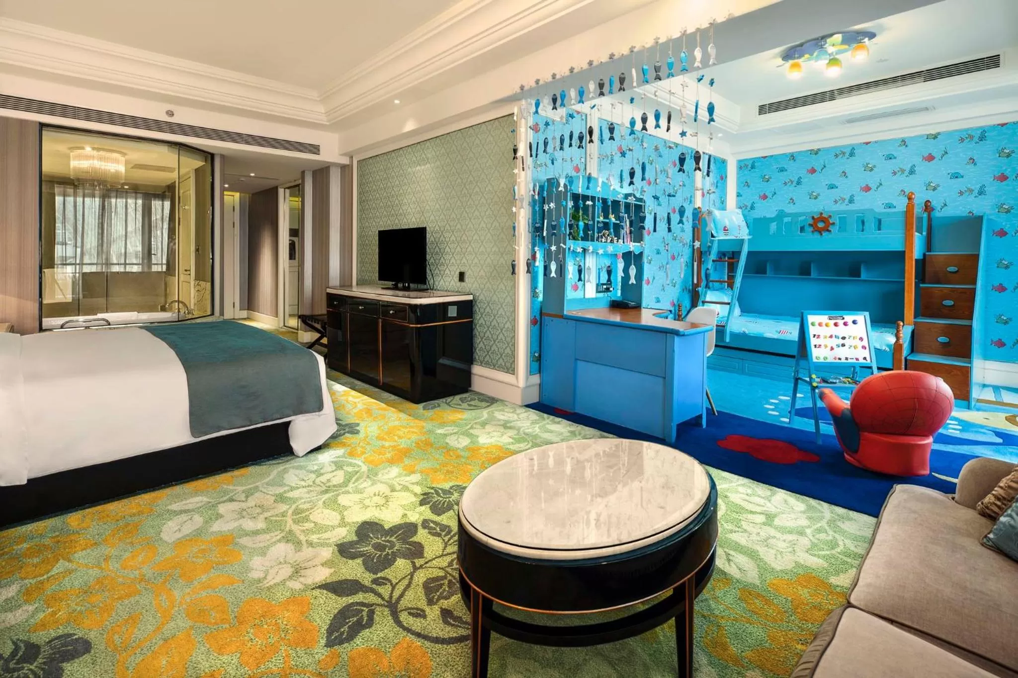 Photo of the whole room, Bed in InterContinental Chengdu Global Center by IHG