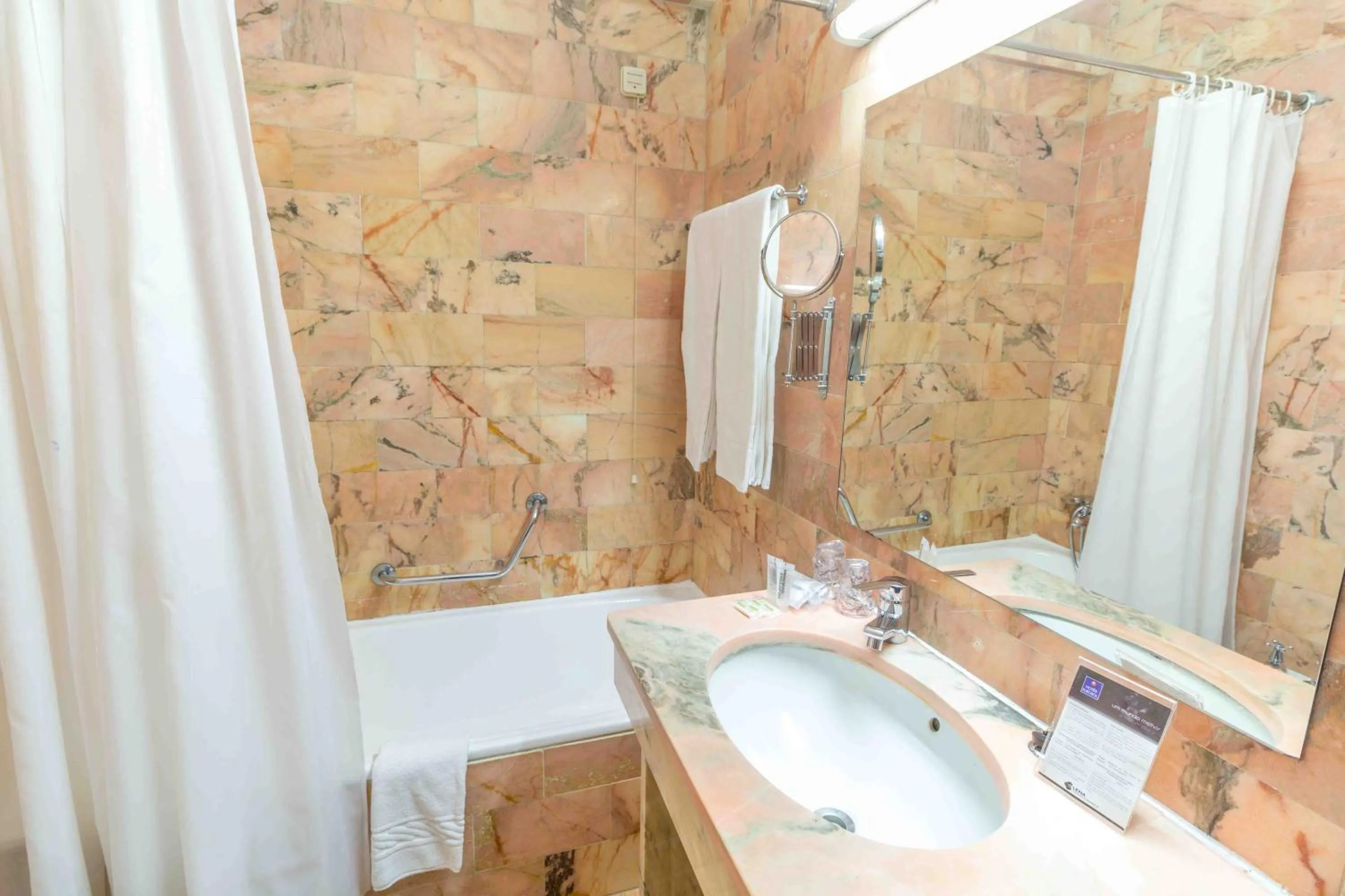 Shower in Hotel Eurosol Seia Camelo