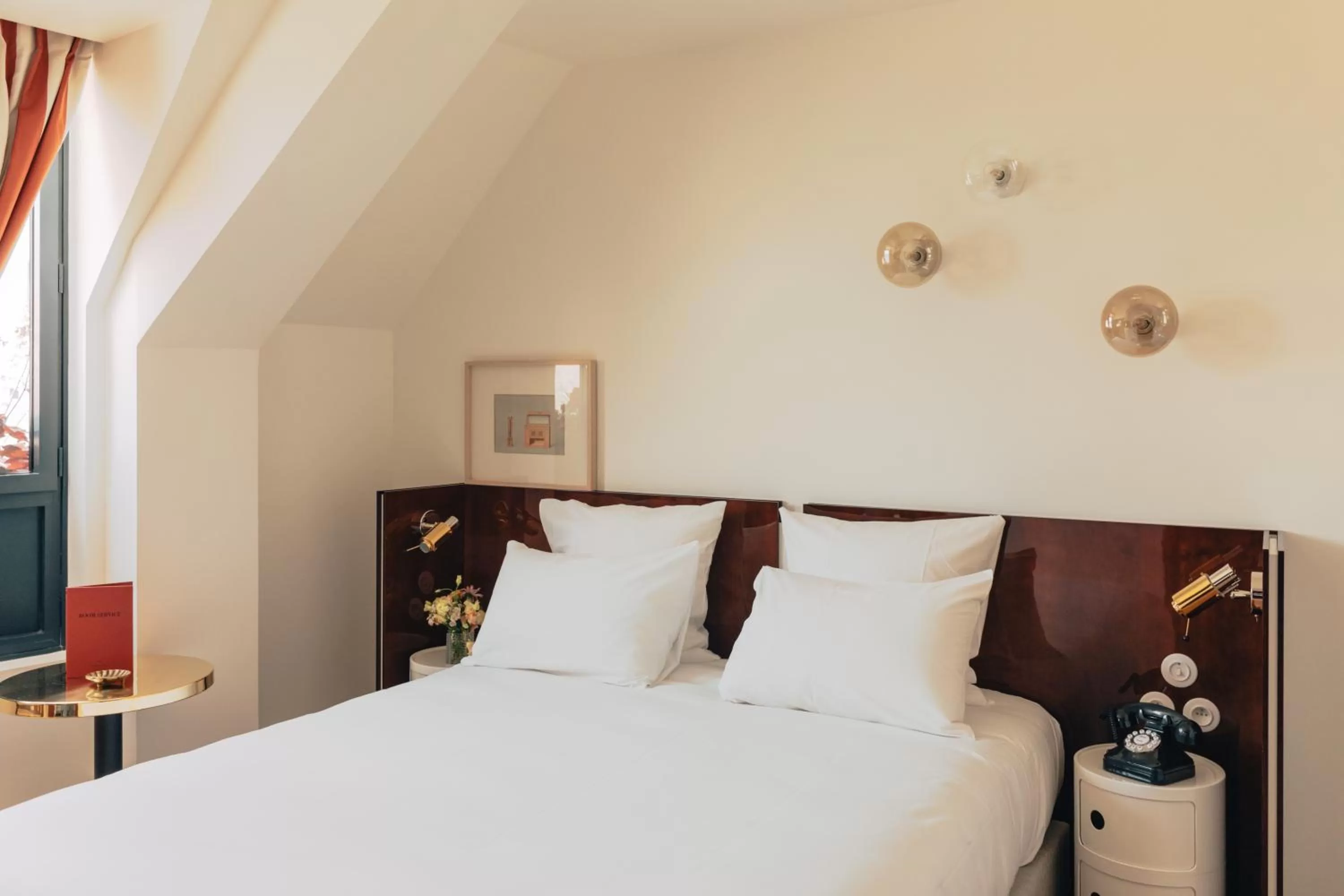 Bedroom, Bed in Hôtel Wallace, a Member of Design Hotels