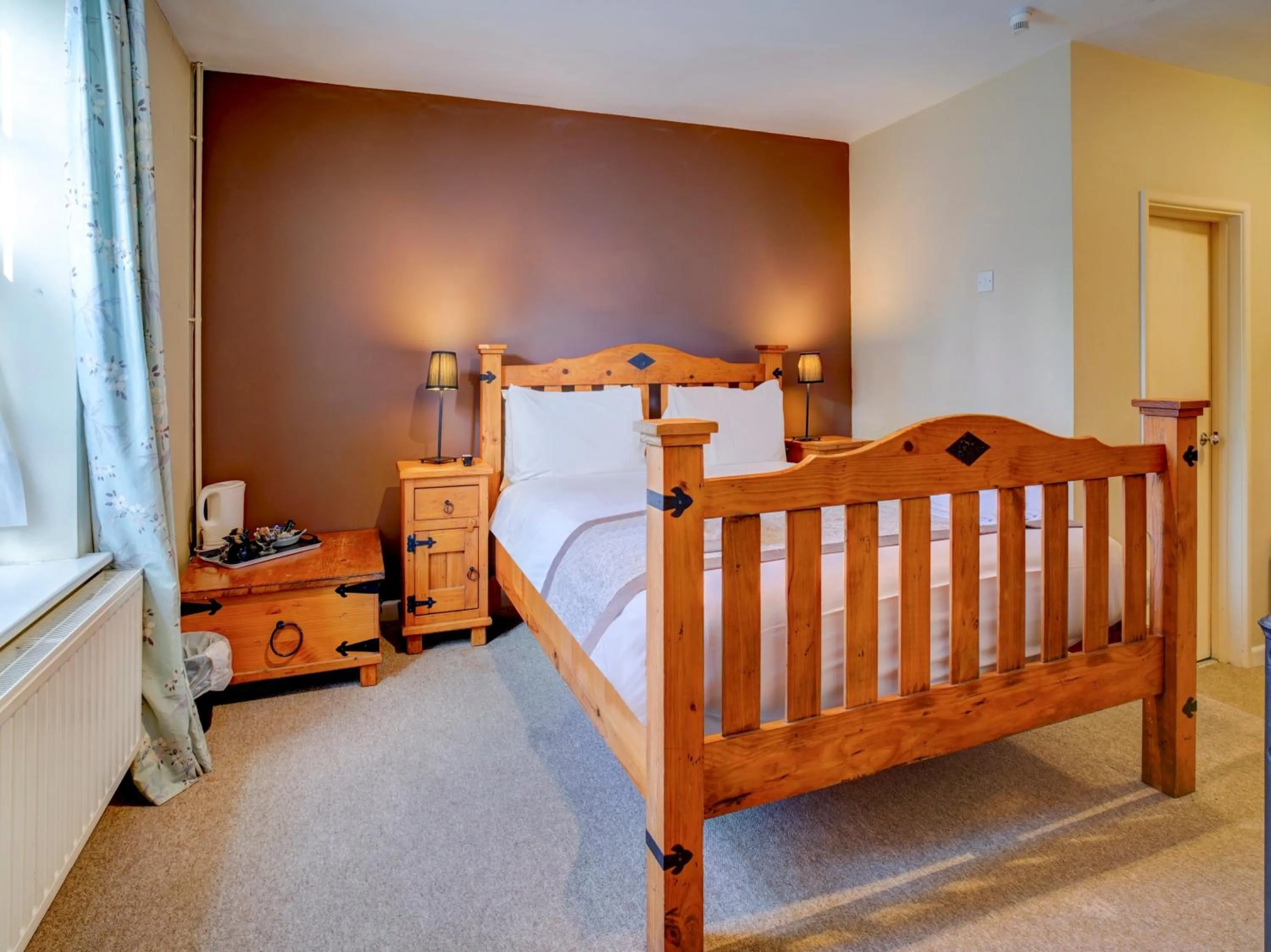 Bedroom, Bed in George & Dragon Inn