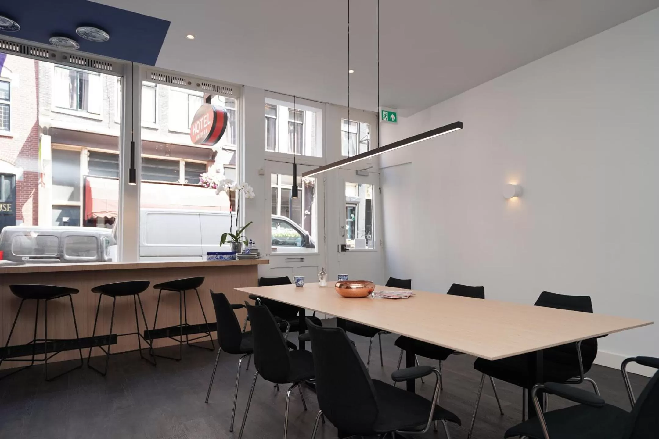 Restaurant/places to eat in Amistad hotel