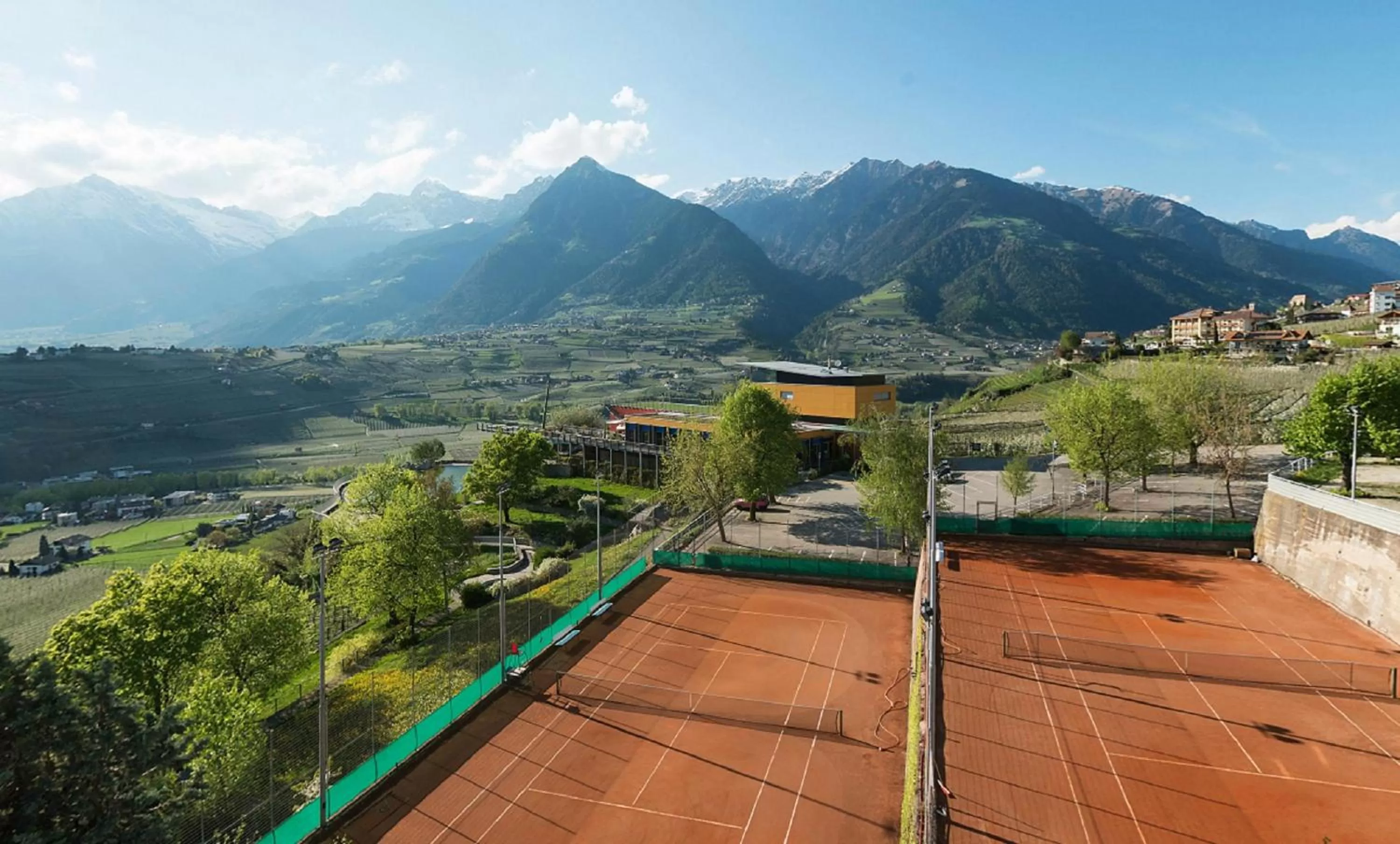 Tennis court in Hotel Rosengarten (Schenna Resort)