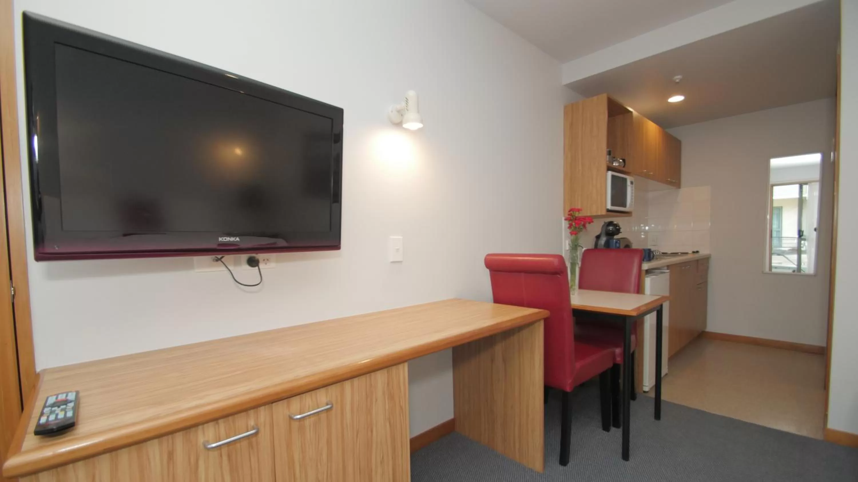 TV and multimedia in ASURE Christchurch Classic Motel & Apartments