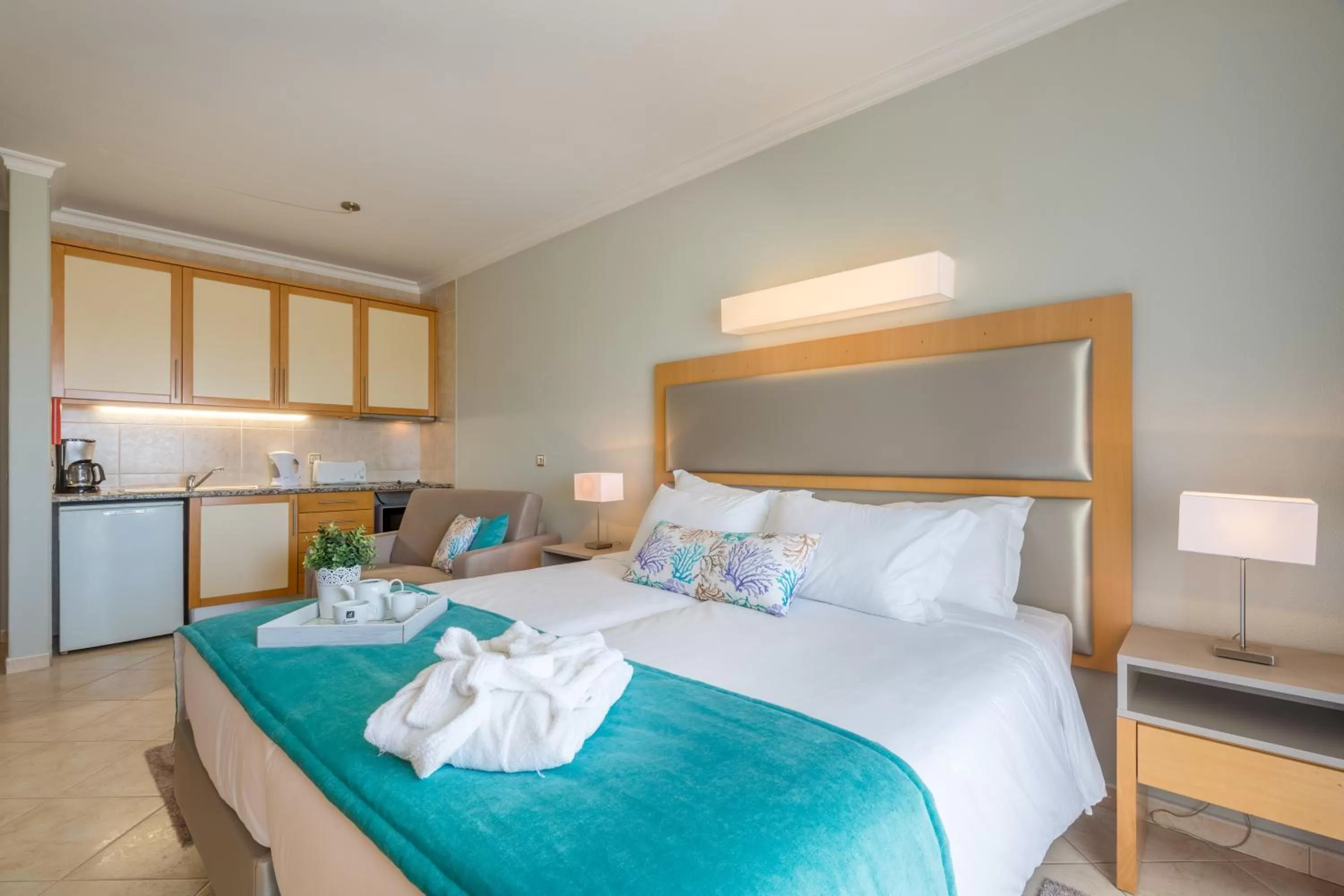 Bedroom, Bed in The Navigator - Solaqua