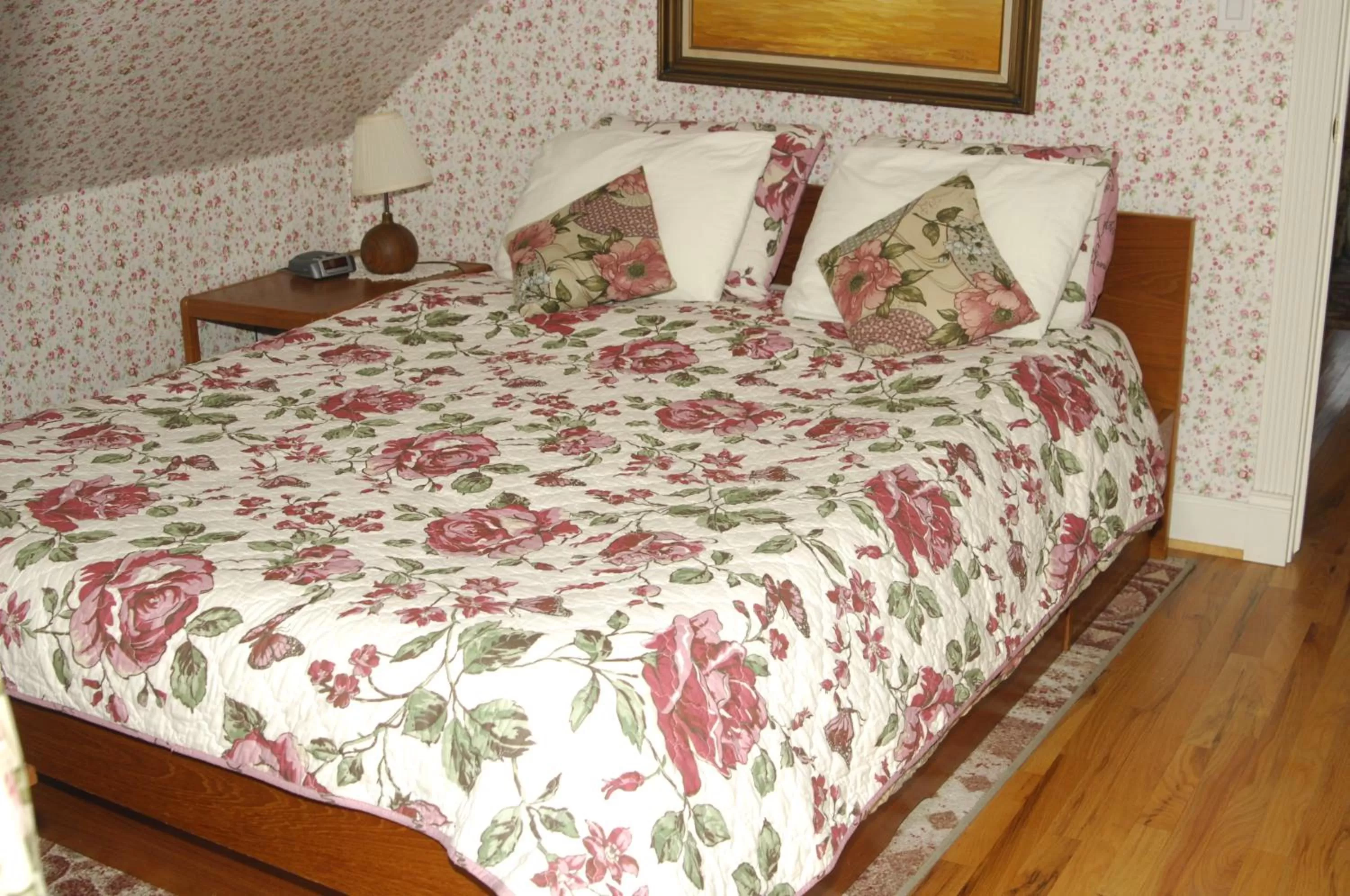 Bed in Ye Olde Danish Inn