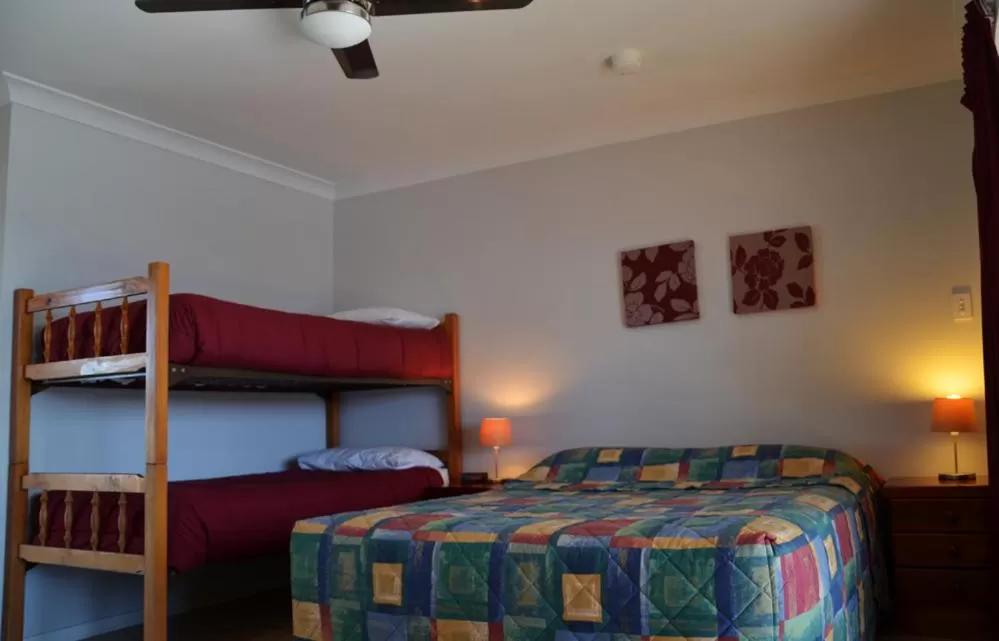 bunk bed, Bed in Tweed River Motel