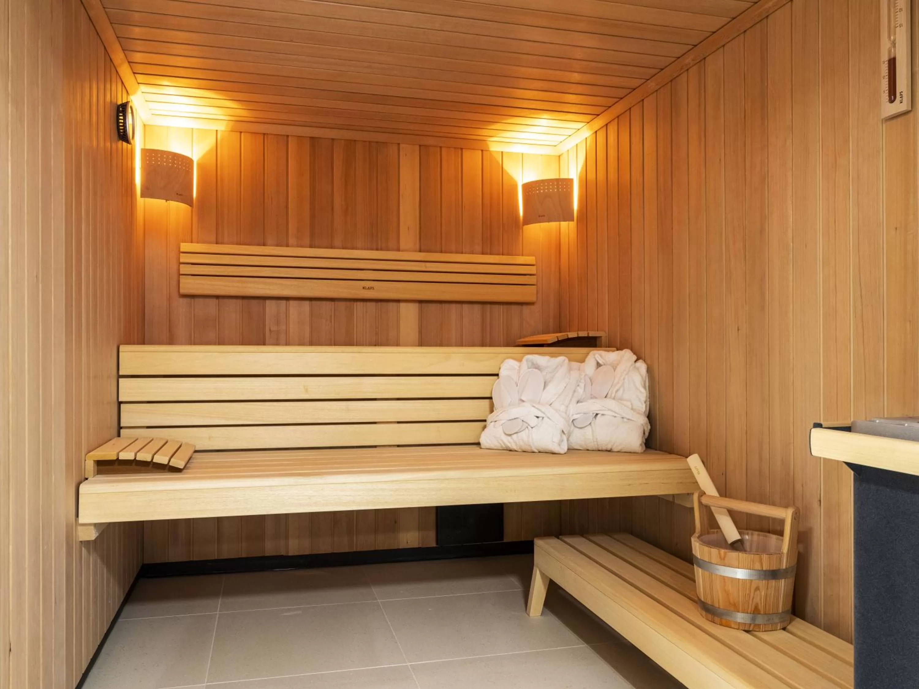 Sauna, Bed in Crowne Plaza - Nice - Grand Arenas by IHG