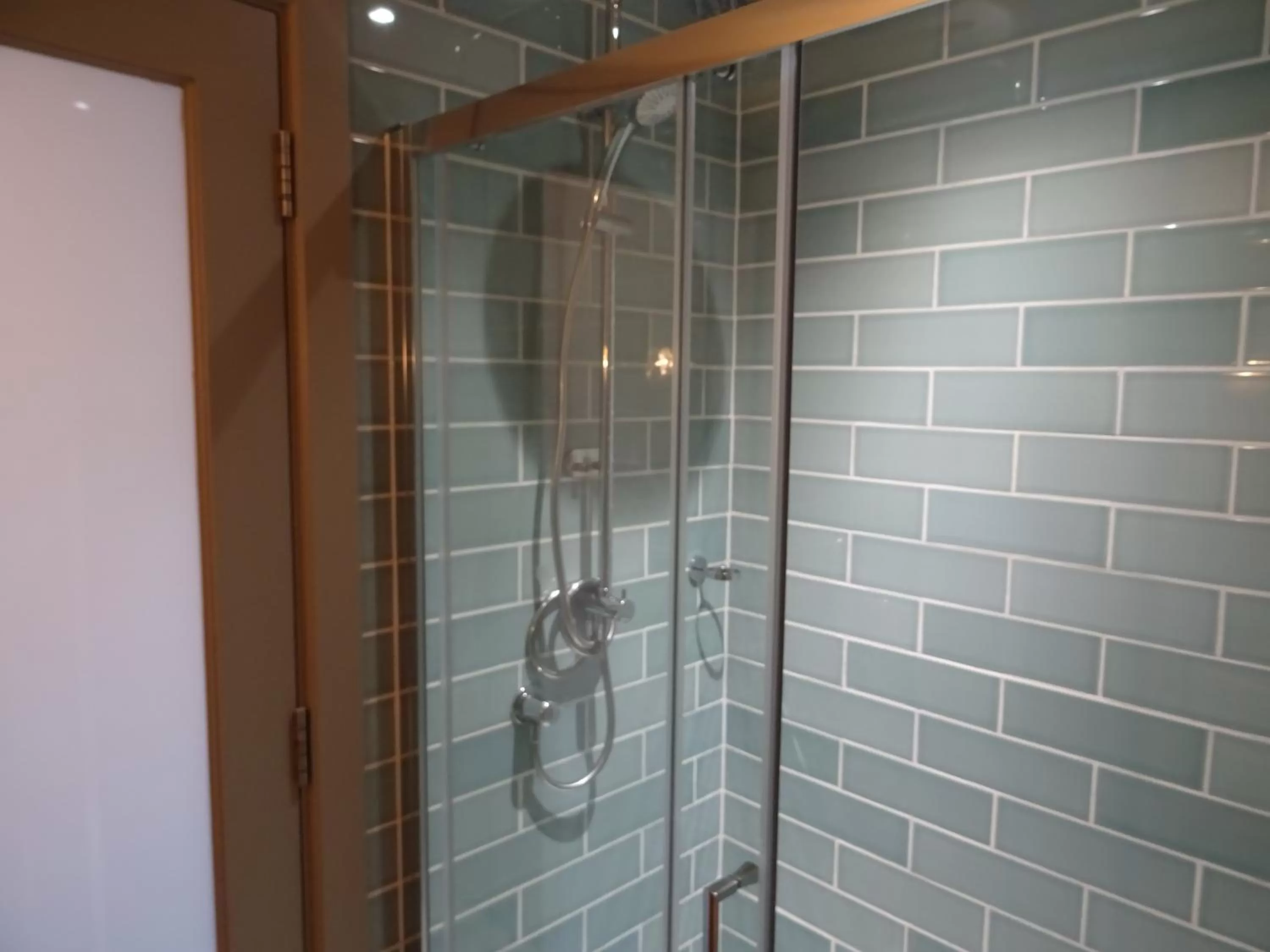 Shower in The Boathouse Inn & Riverside Rooms