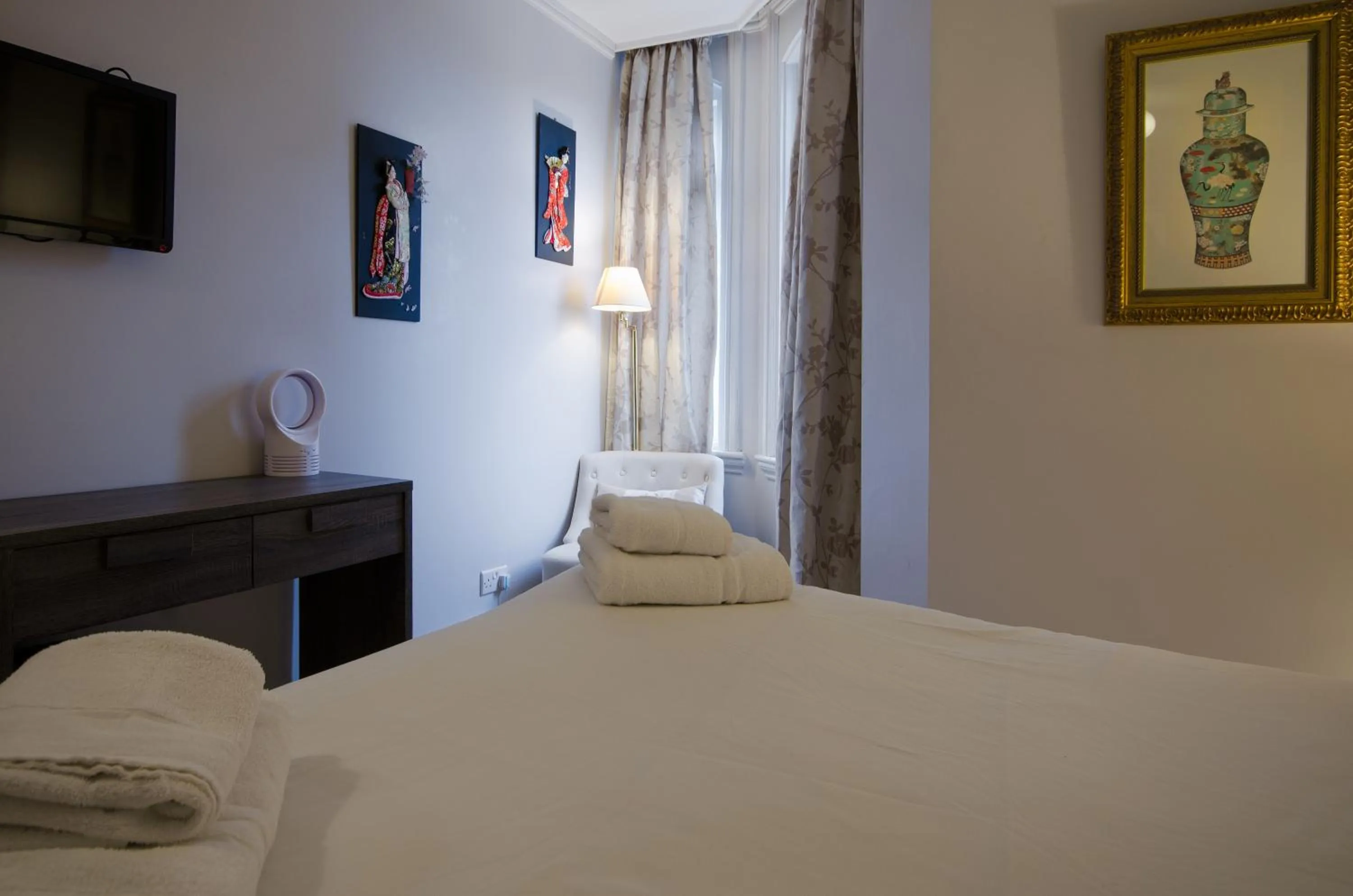 Bedroom, Bed in Dukes Folly Hotel