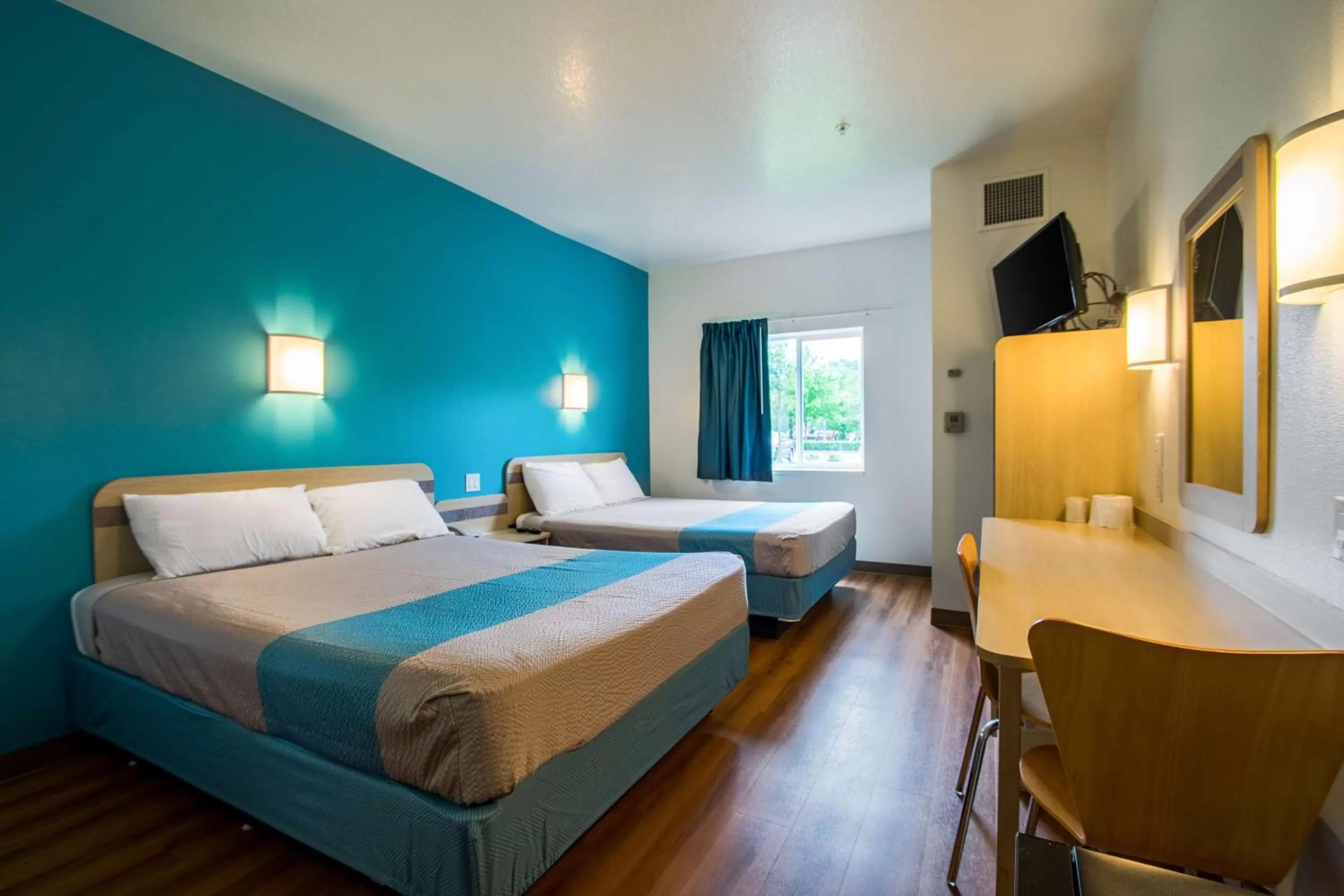 Seating area in Motel 6-Portland, OR - North