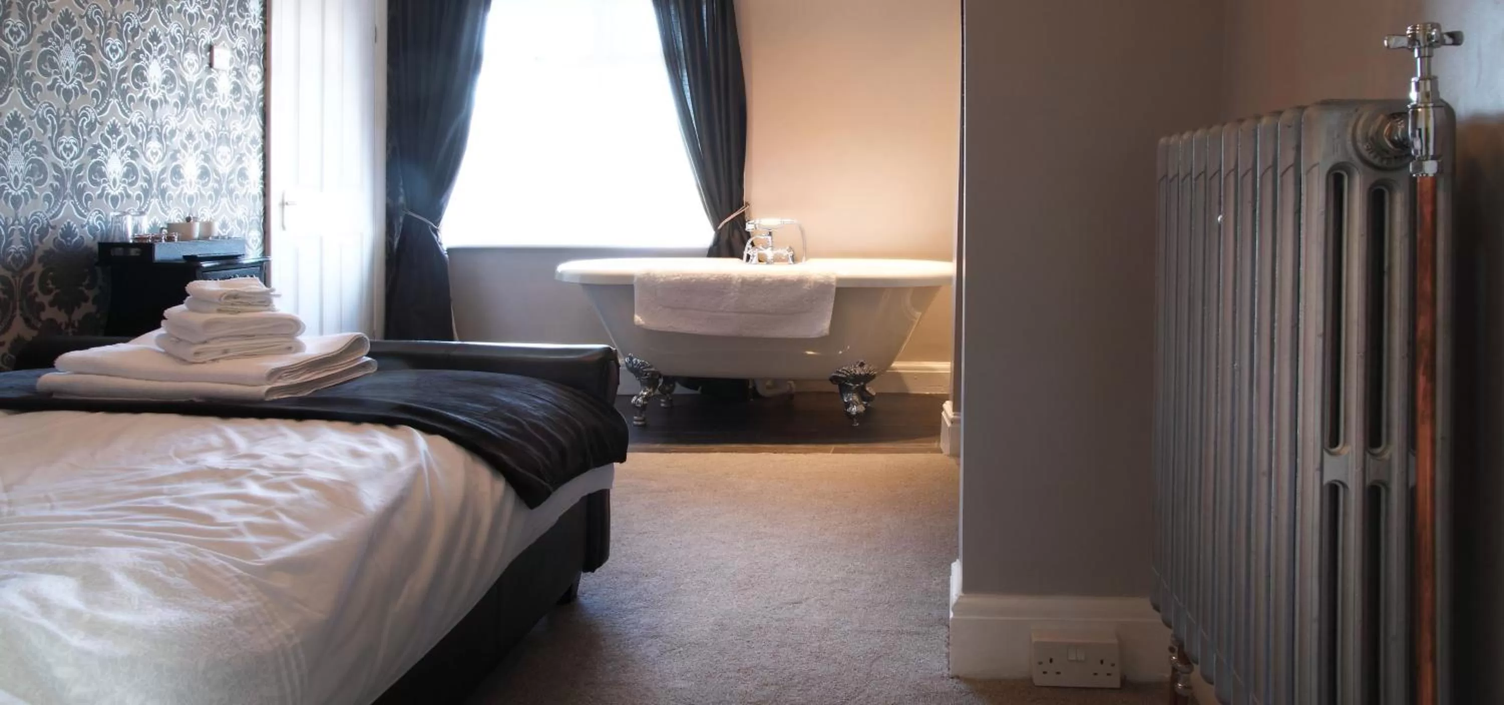 Bedroom, Bed in The Windmill Inn - Whitby