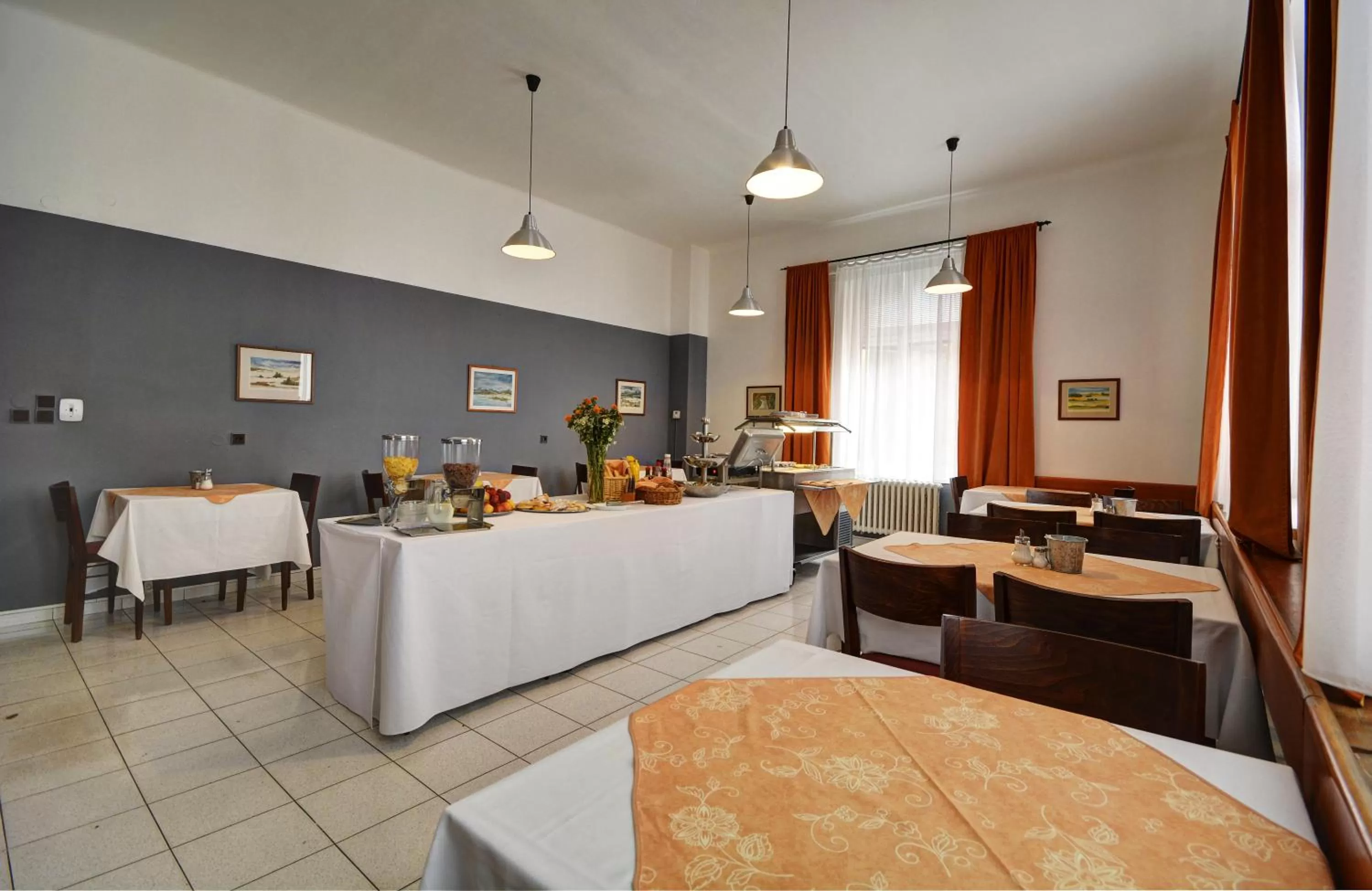 Restaurant/places to eat in Hotel Svornost