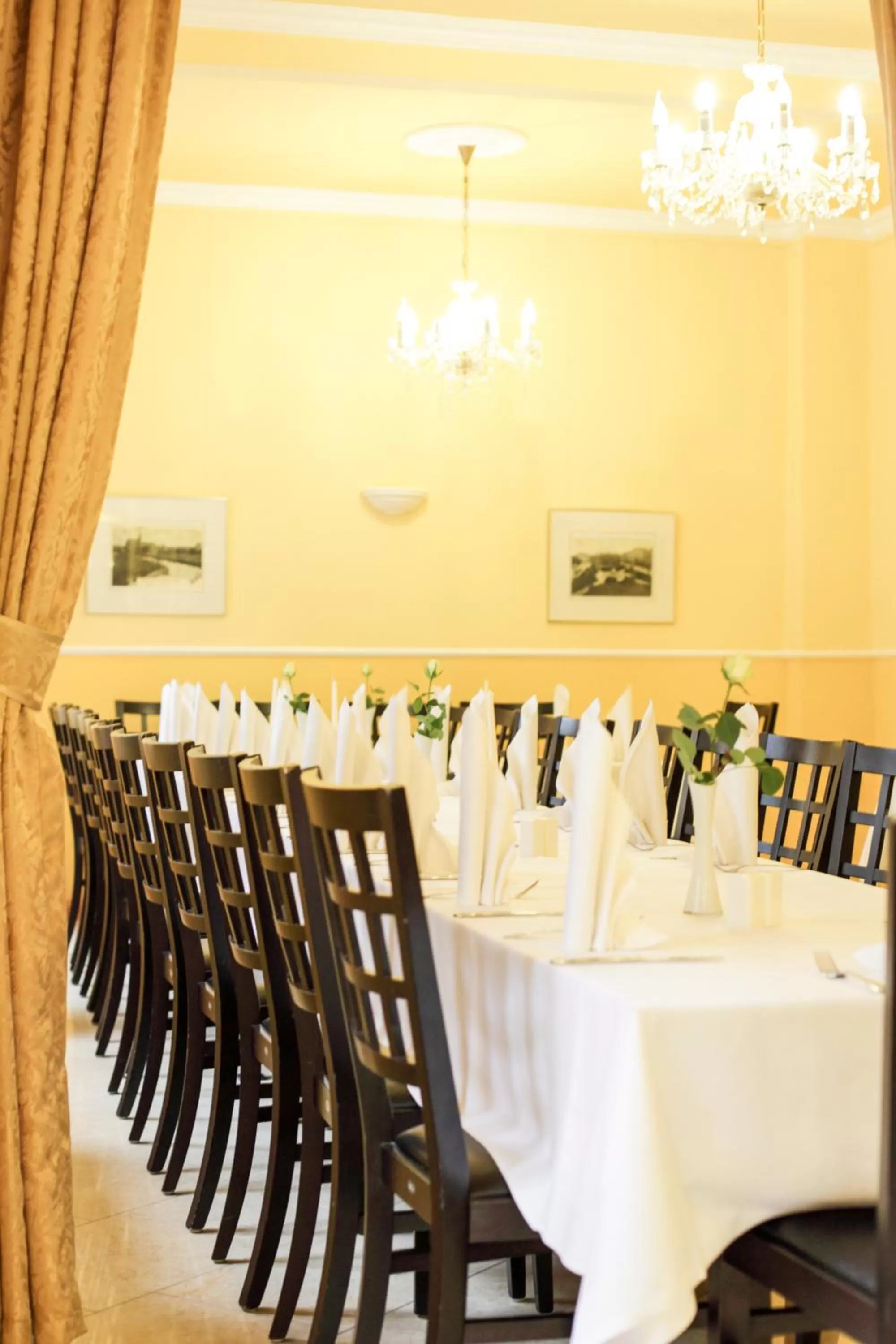 Restaurant/places to eat in Hotel Silesia