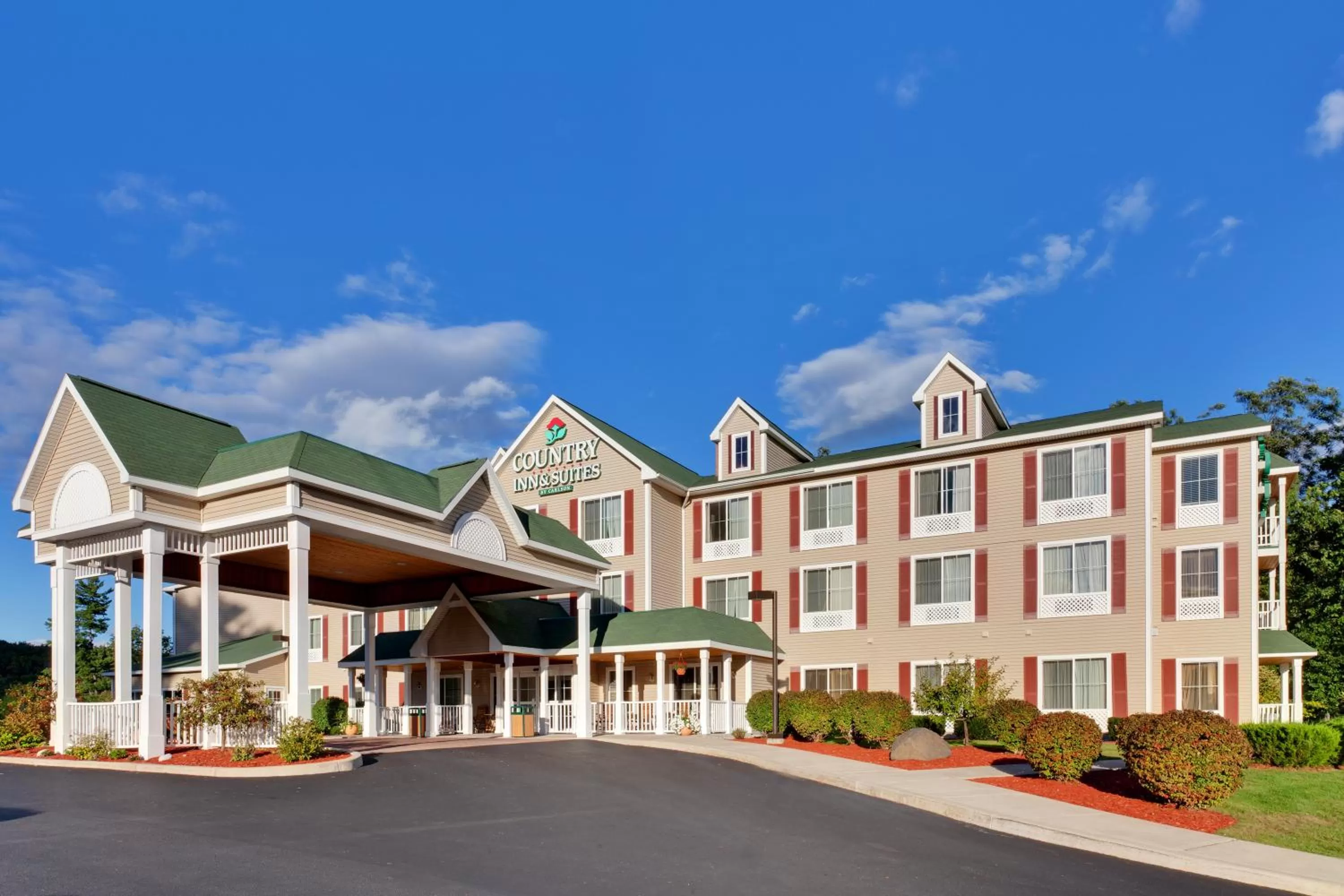 Facade/entrance in Country Inn & Suites by Radisson, Queensbury - Lake George , NY
